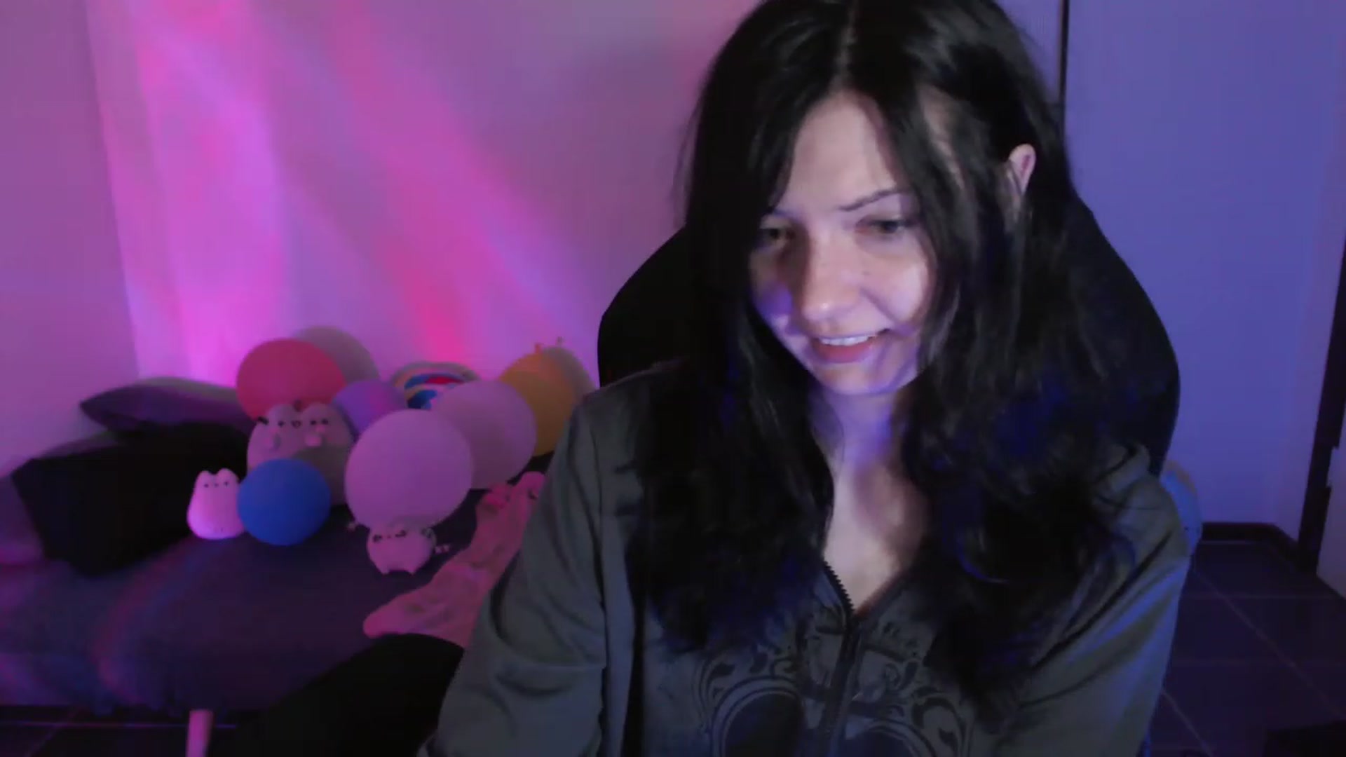 Gallery image thumbnail from dilf_suckr's myfreecams stream on, 01/15/2024, 24:55 image 5 of 20