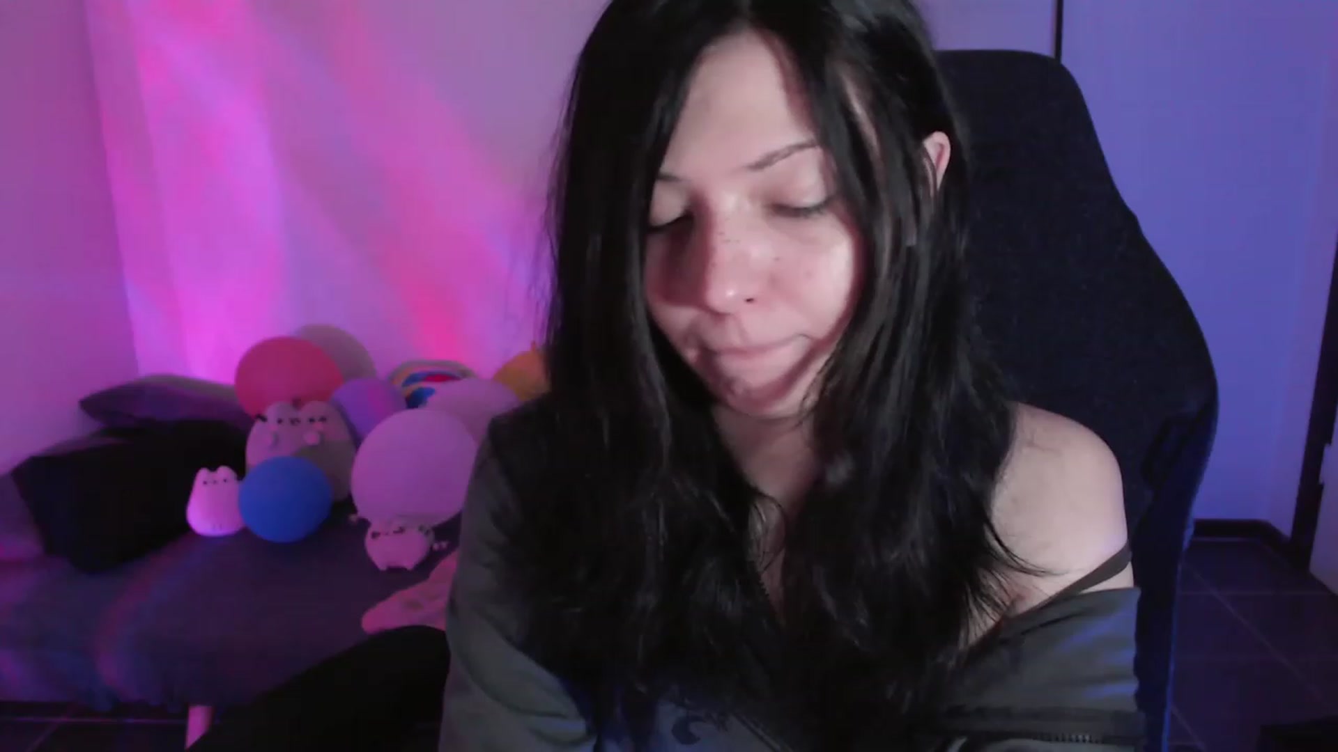 Gallery image thumbnail from dilf_suckr's myfreecams stream on, 01/15/2024, 24:55 image 3 of 20