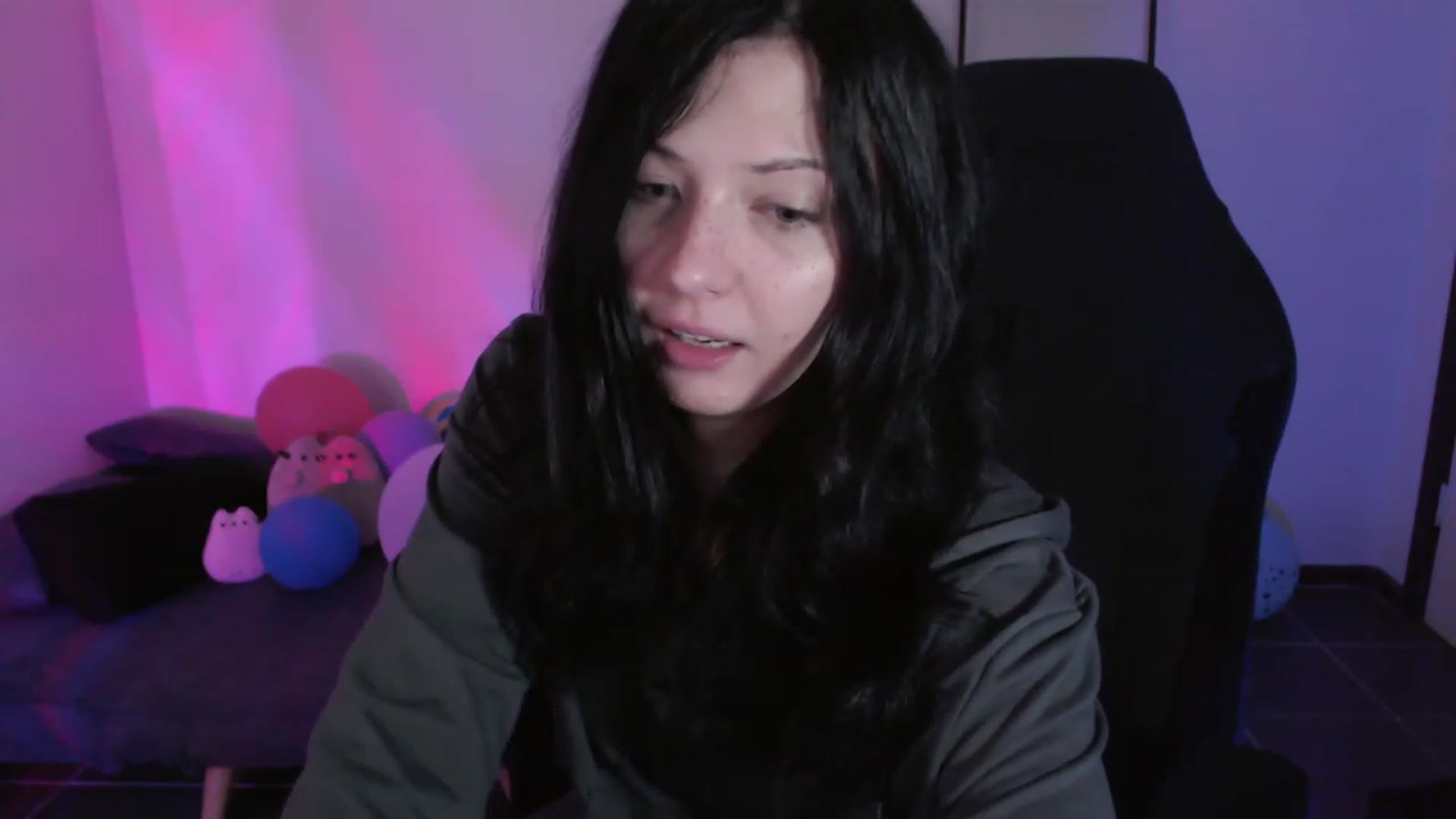 Gallery image thumbnail from dilf_suckr's myfreecams stream on, 01/15/2024, 24:55 image 6 of 20