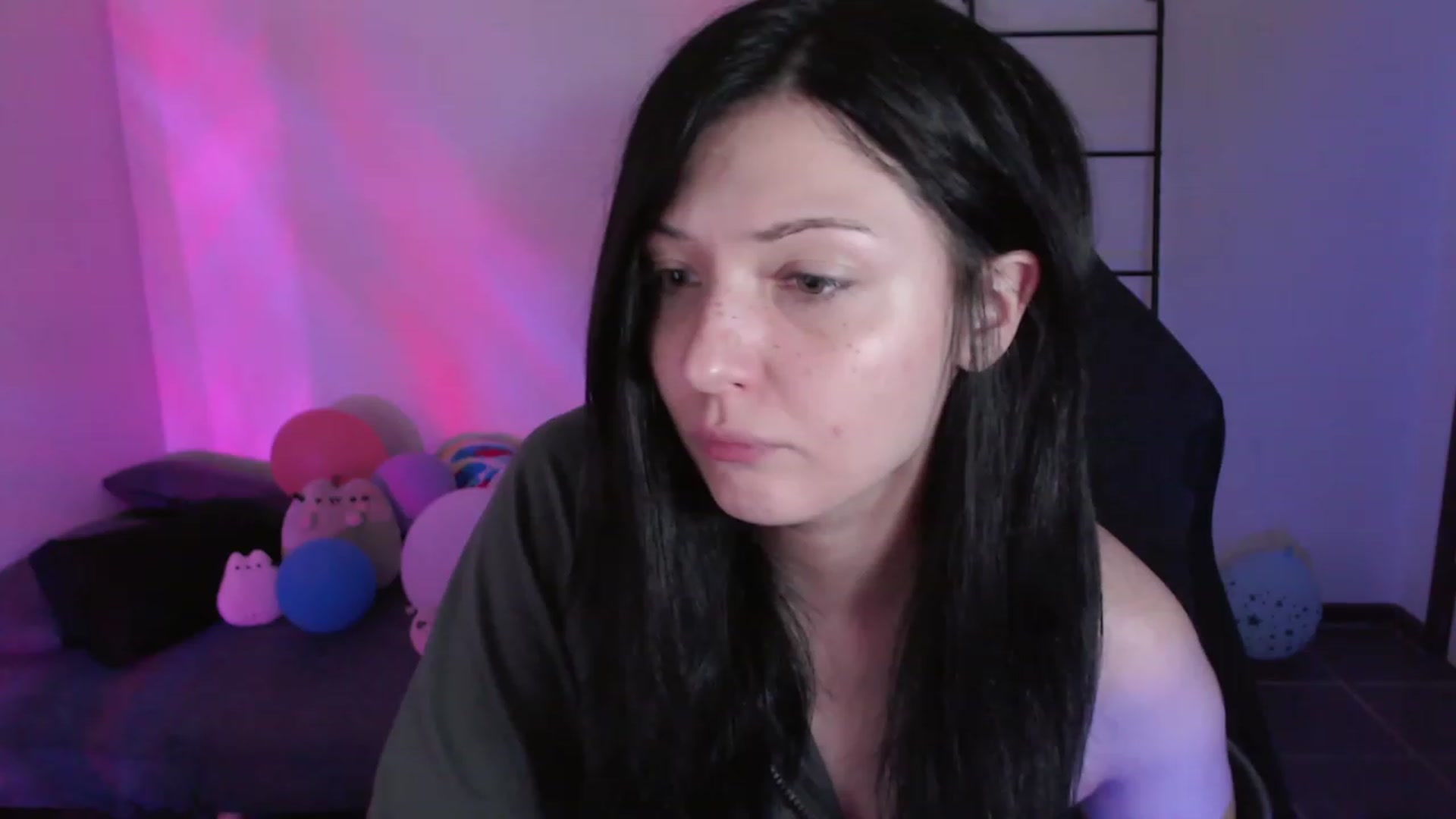 Gallery image thumbnail from dilf_suckr's myfreecams stream on, 01/15/2024, 24:55 image 12 of 20