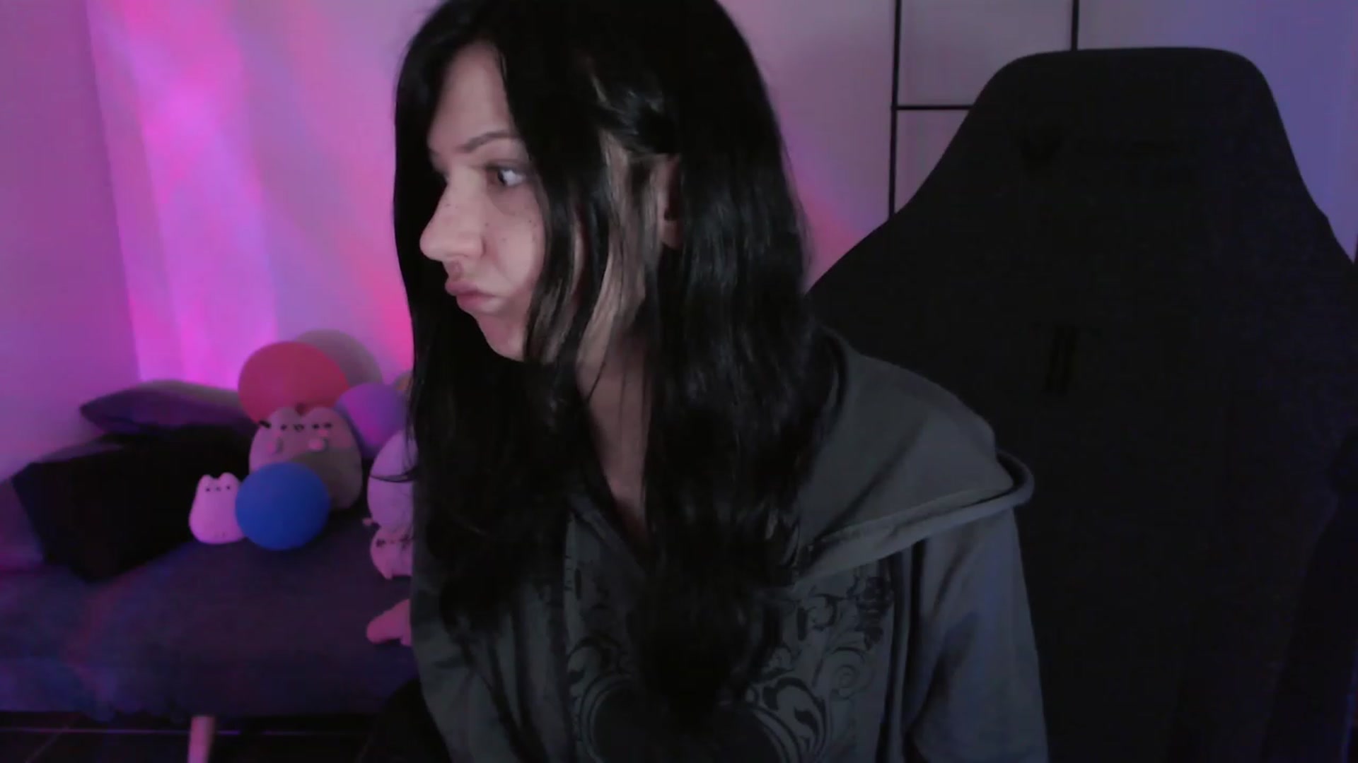 Gallery image thumbnail from dilf_suckr's myfreecams stream on, 01/15/2024, 24:55 image 8 of 20