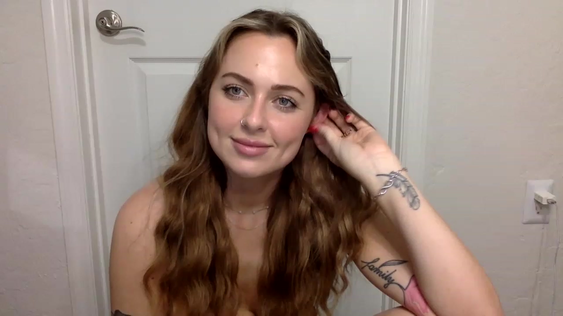 Gallery image thumbnail from dimples4life's myfreecams stream on, 04/09/2023, 06:46 image 4 of 20