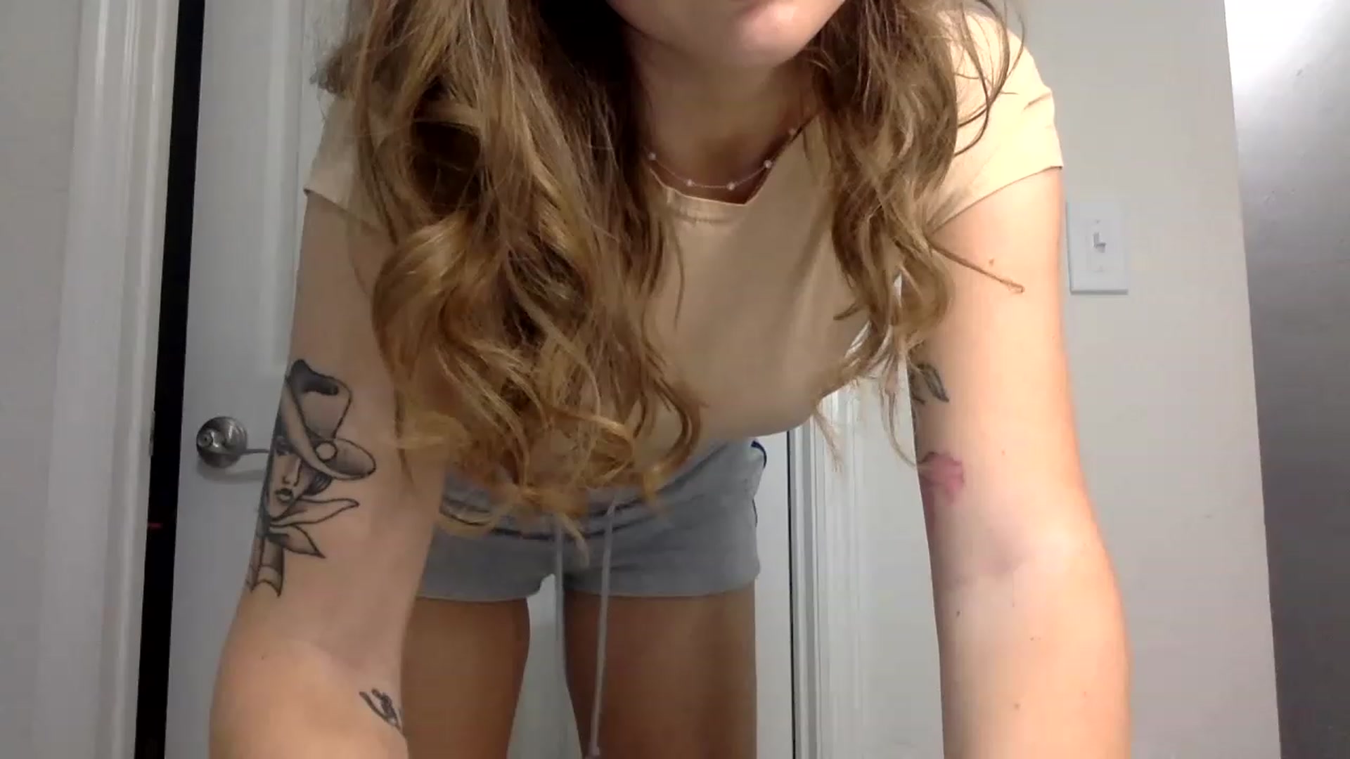 Gallery image thumbnail from dimples4life's myfreecams stream on, 04/10/2023, 04:26 image 6 of 20
