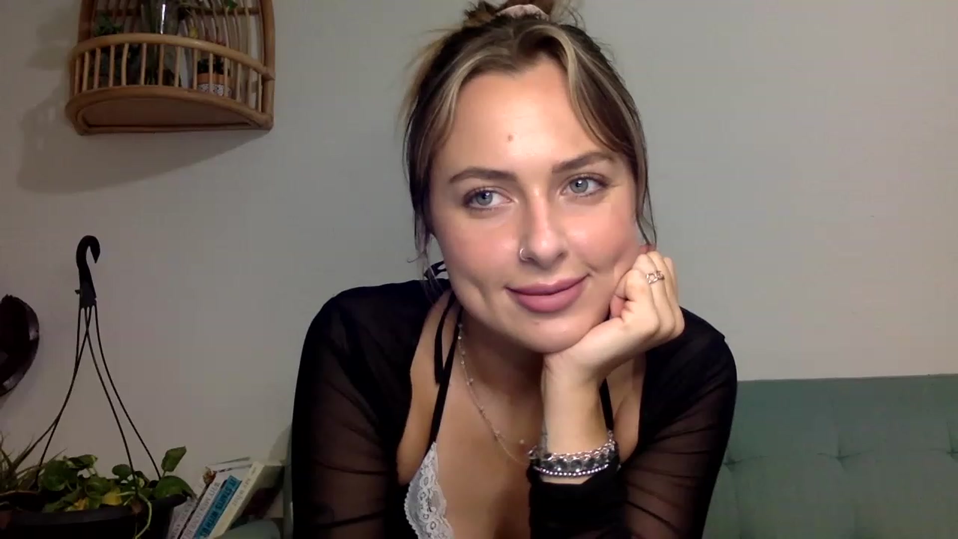 Gallery image thumbnail from dimples4life's myfreecams stream on, 04/15/2023, 03:46 image 4 of 20