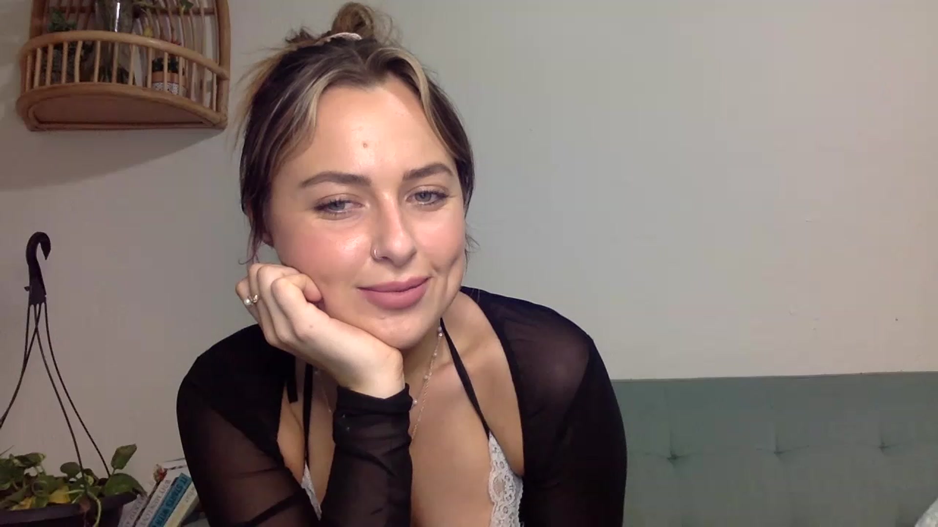 Gallery image thumbnail from dimples4life's myfreecams stream on, 04/15/2023, 03:46 image 6 of 20