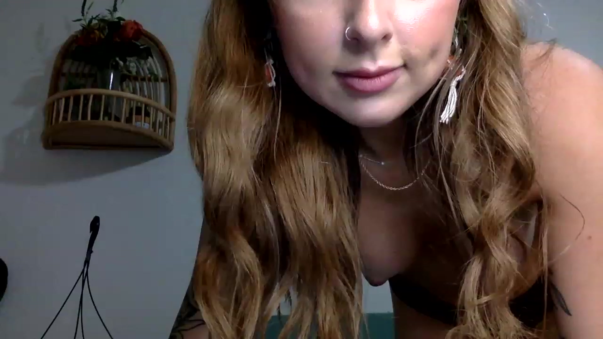 Gallery image thumbnail from dimples4life's myfreecams stream on, 04/16/2023, 24:50 image 20 of 20