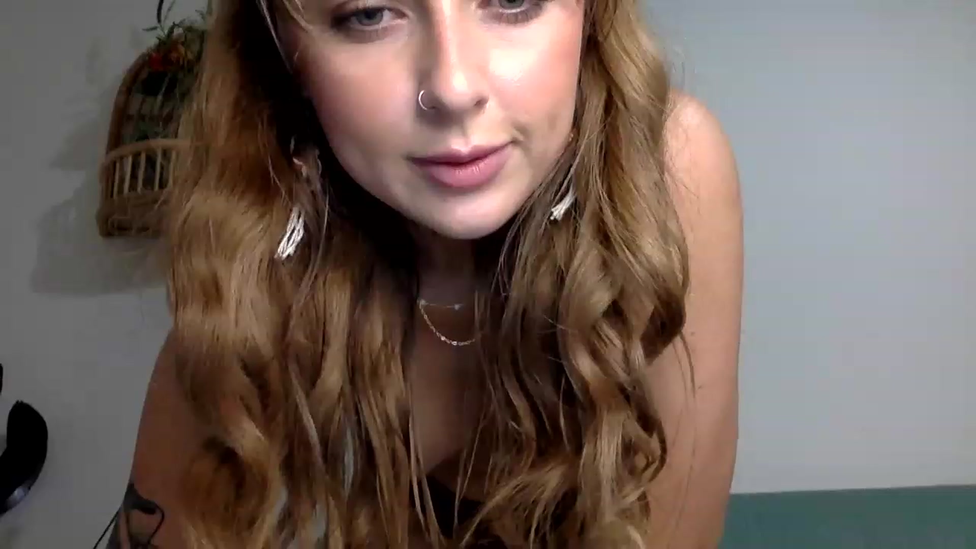 Gallery image thumbnail from dimples4life's myfreecams stream on, 04/16/2023, 24:50 image 10 of 20