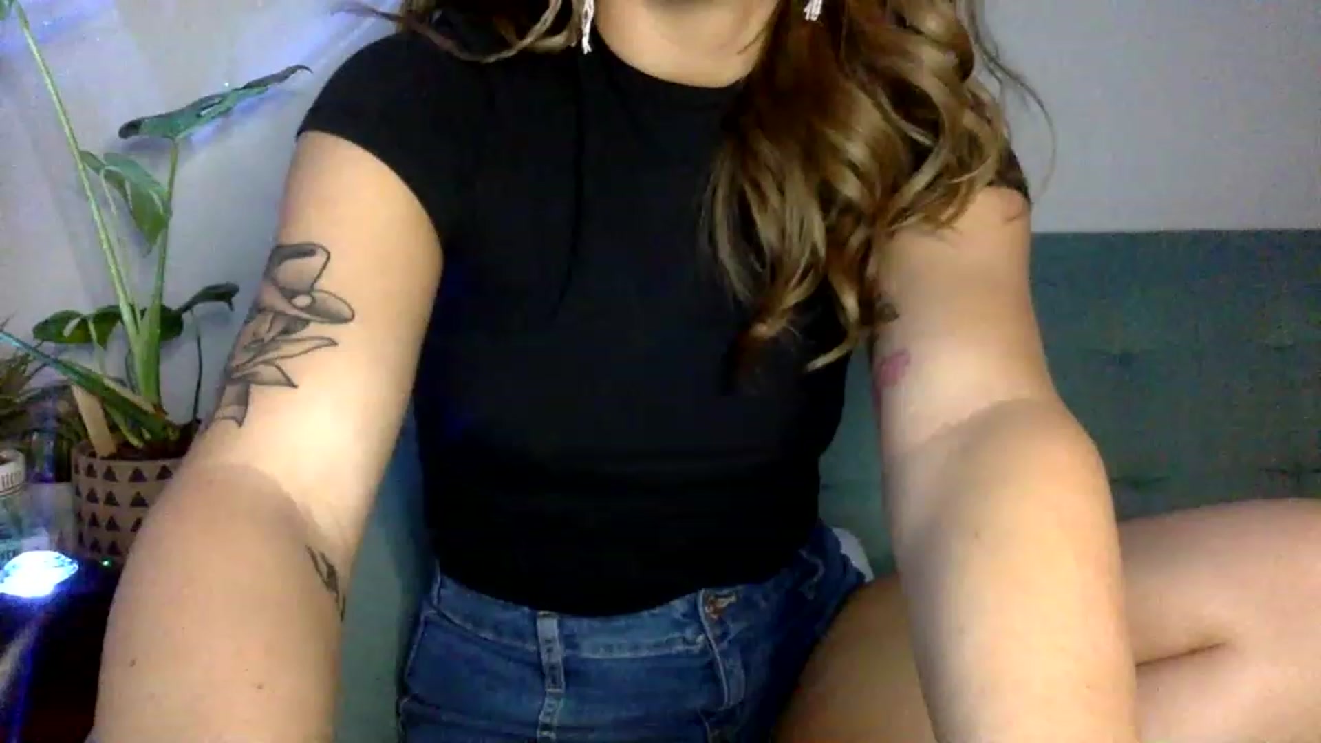 Gallery image thumbnail from dimples4life's myfreecams stream on, 04/21/2023, 01:09 image 19 of 20
