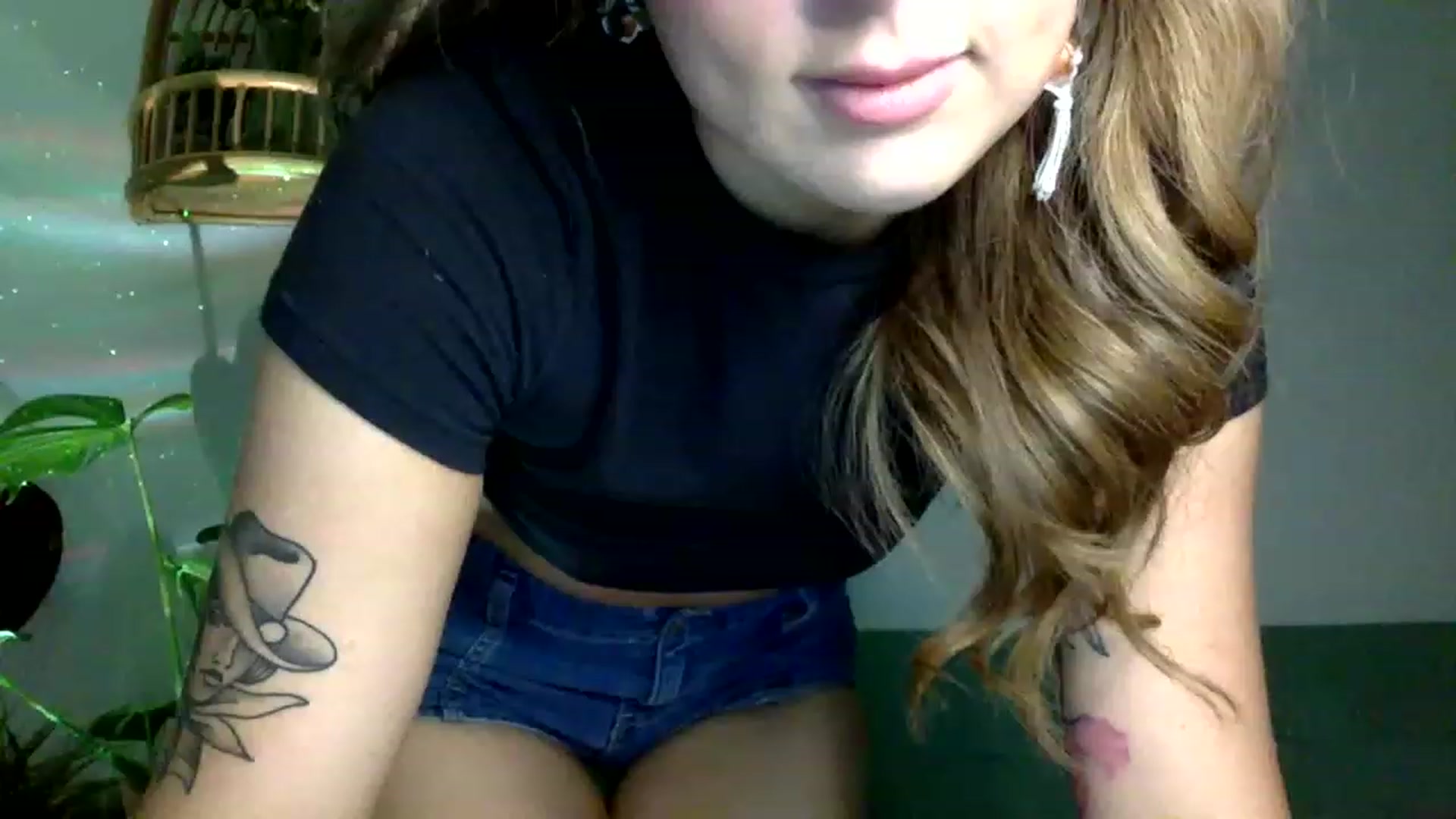 Gallery image thumbnail from dimples4life's myfreecams stream on, 04/21/2023, 01:09 image 10 of 20