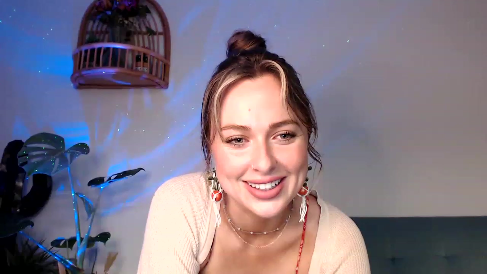 Gallery image thumbnail from dimples4life's myfreecams stream on, 04/25/2023, 03:07 image 4 of 20
