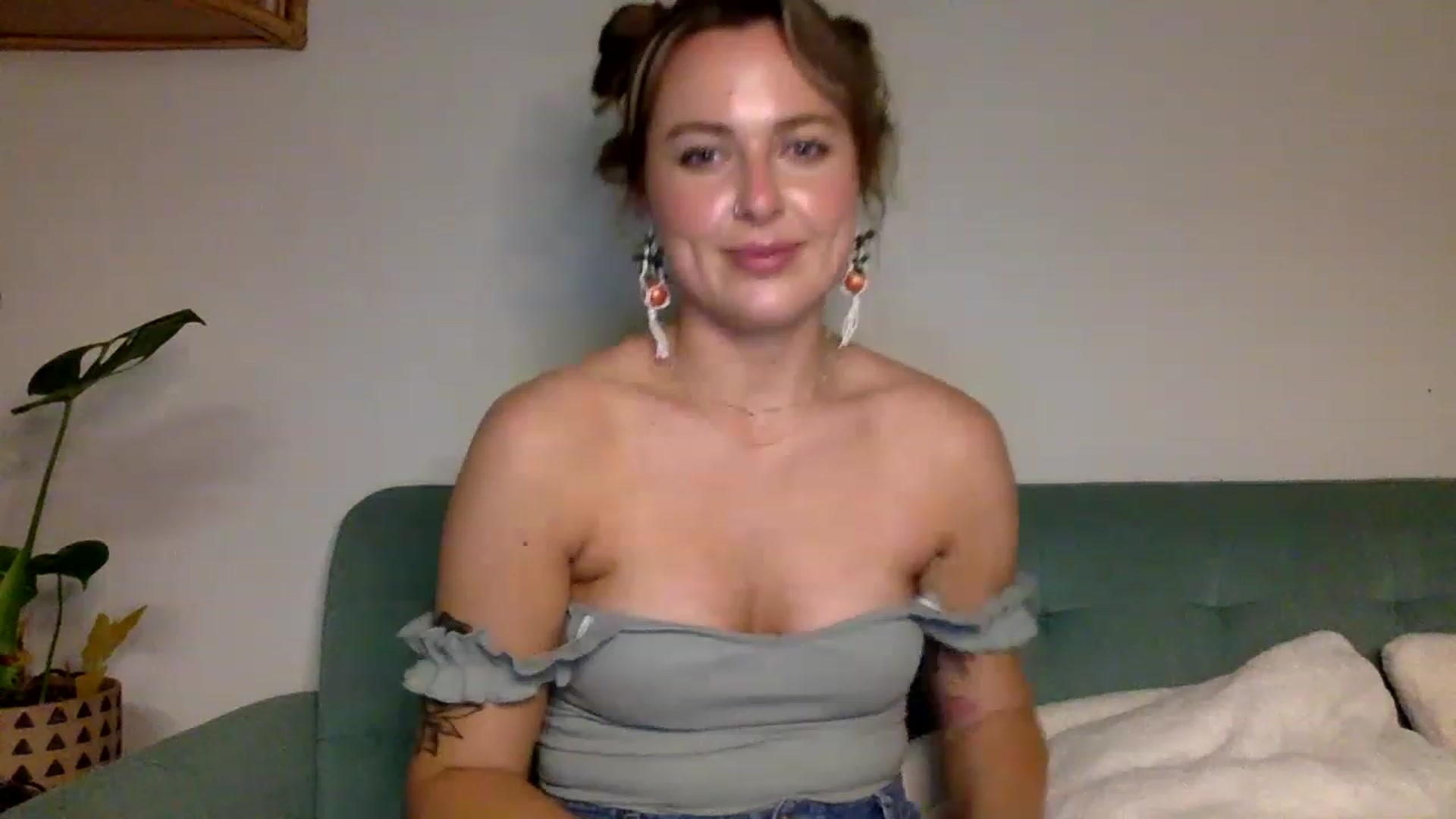 Gallery image thumbnail from dimples4life's myfreecams stream on, 05/03/2023, 04:25 image 9 of 20