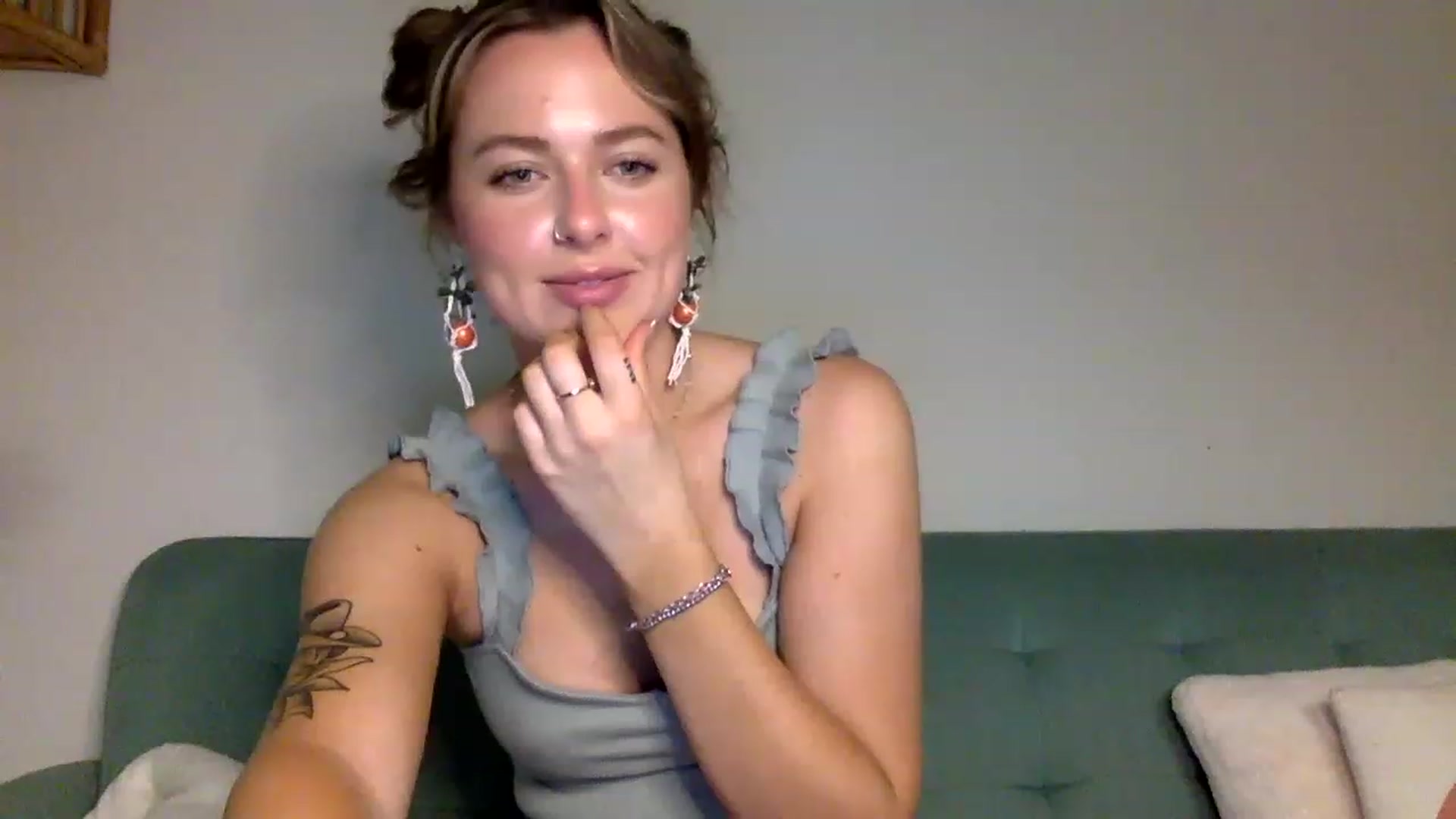Gallery image thumbnail from dimples4life's myfreecams stream on, 05/03/2023, 04:25 image 3 of 20