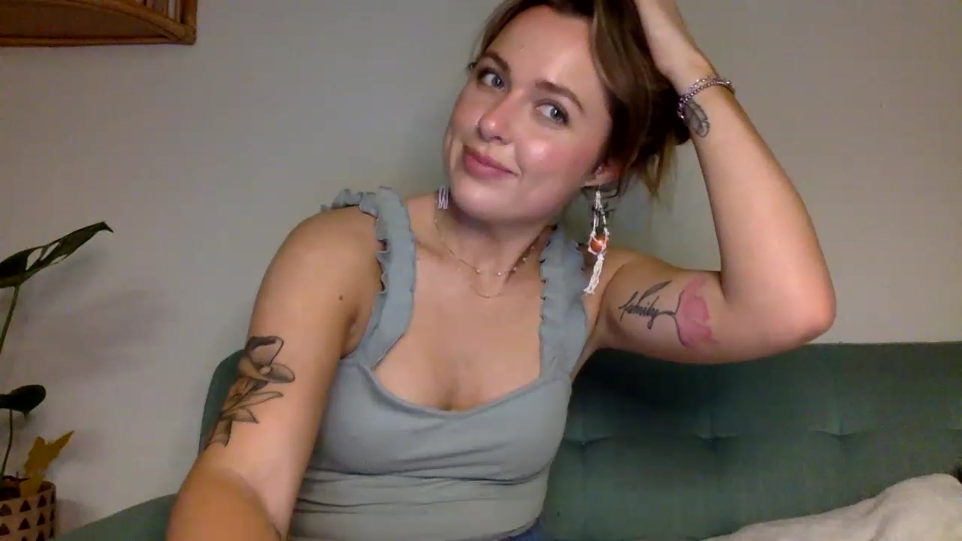Gallery image thumbnail from dimples4life's myfreecams stream on, 05/03/2023, 04:25 image 15 of 20