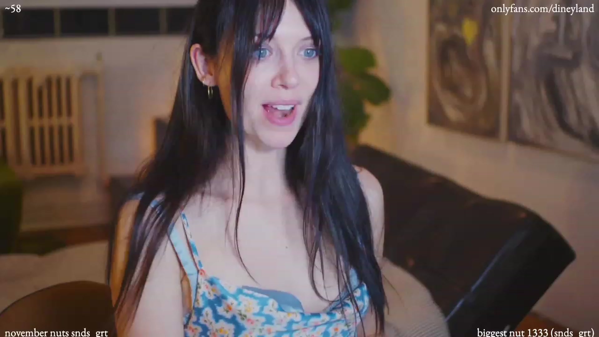 Gallery image thumbnail from diney_'s myfreecams stream on, 11/26/2022, 07:39 image 10 of 20