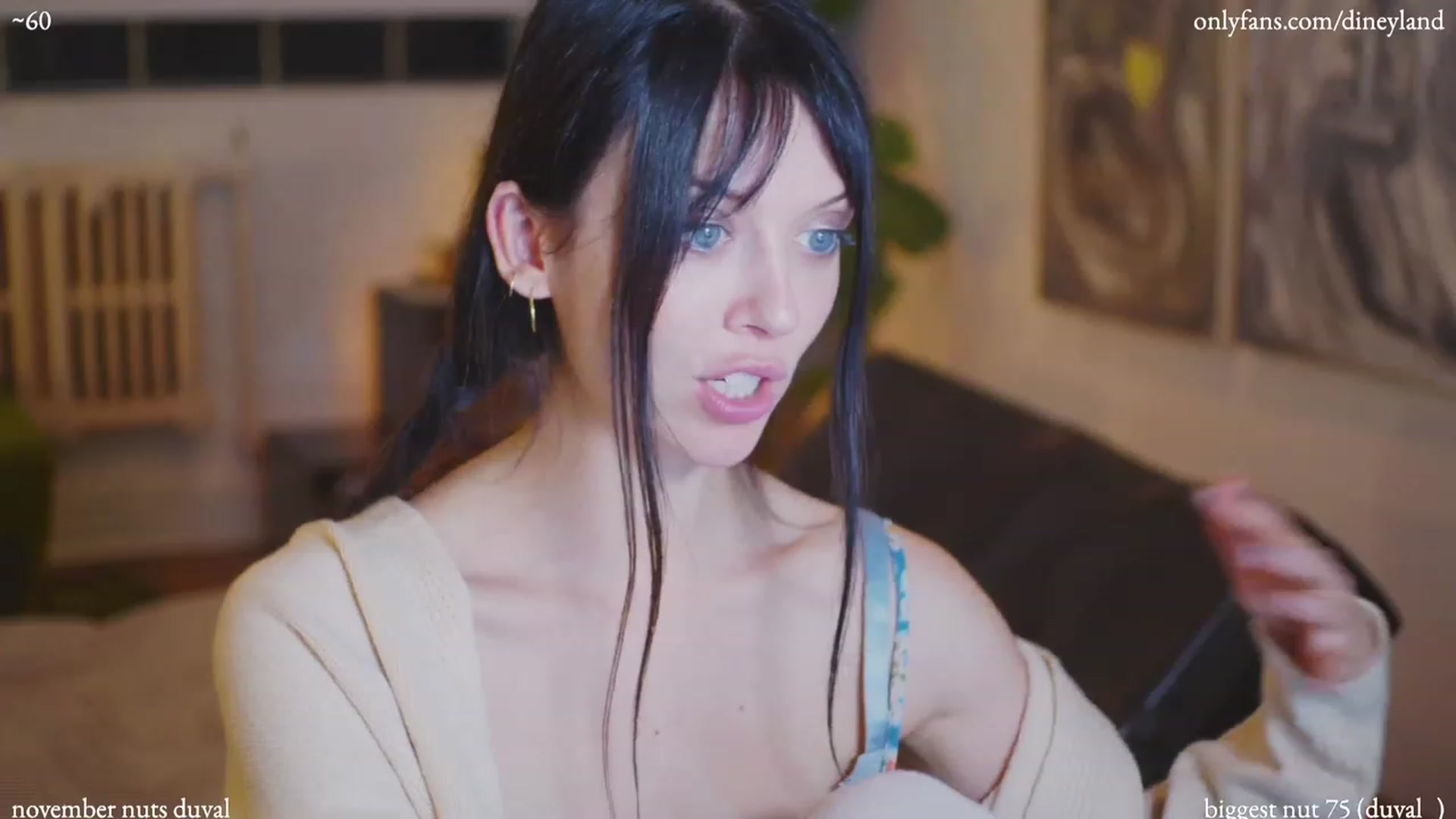 Gallery image thumbnail from diney_'s myfreecams stream on, 11/26/2022, 07:39 image 3 of 20