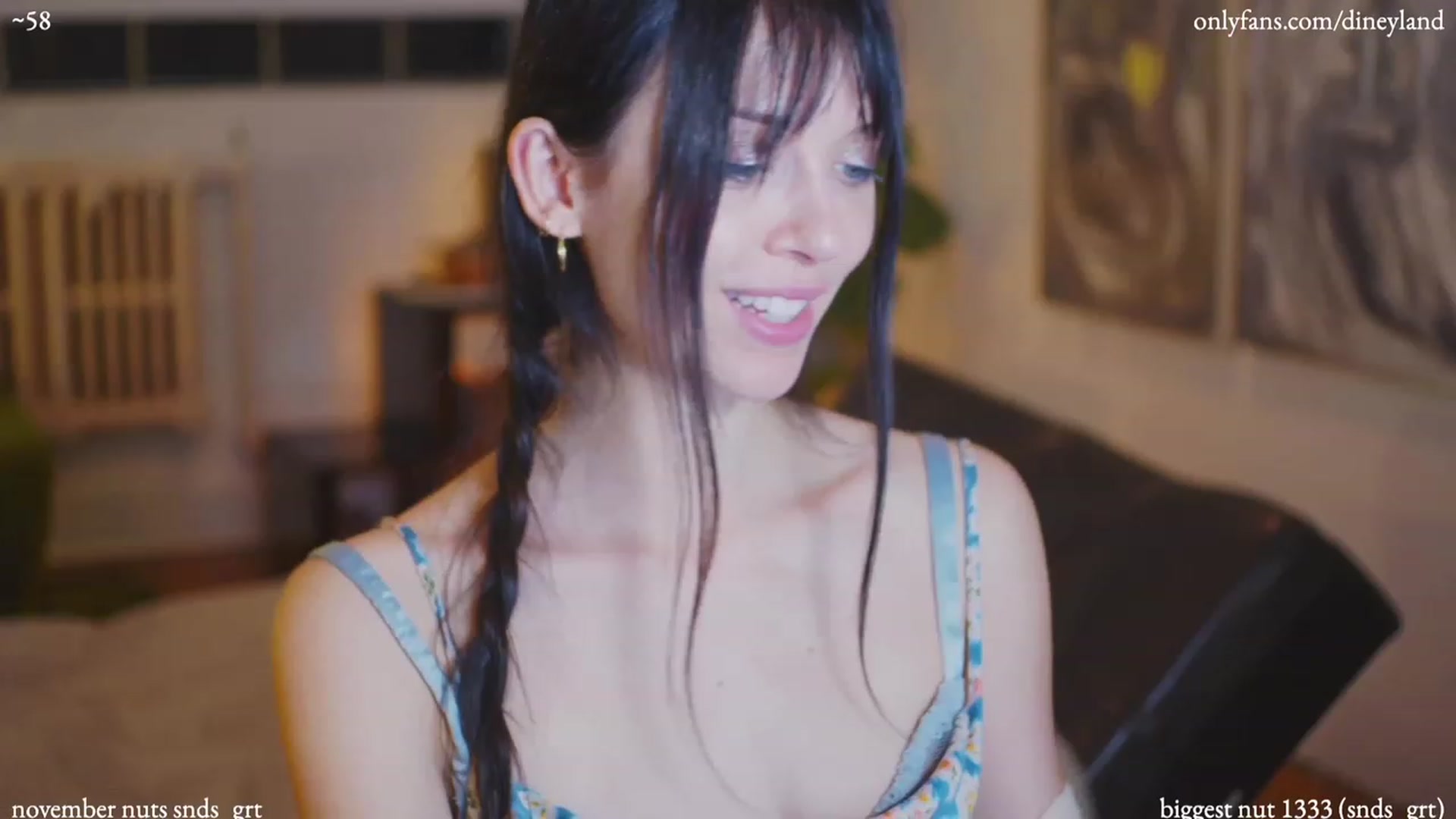 Gallery image thumbnail from diney_'s myfreecams stream on, 11/26/2022, 07:39 image 6 of 20