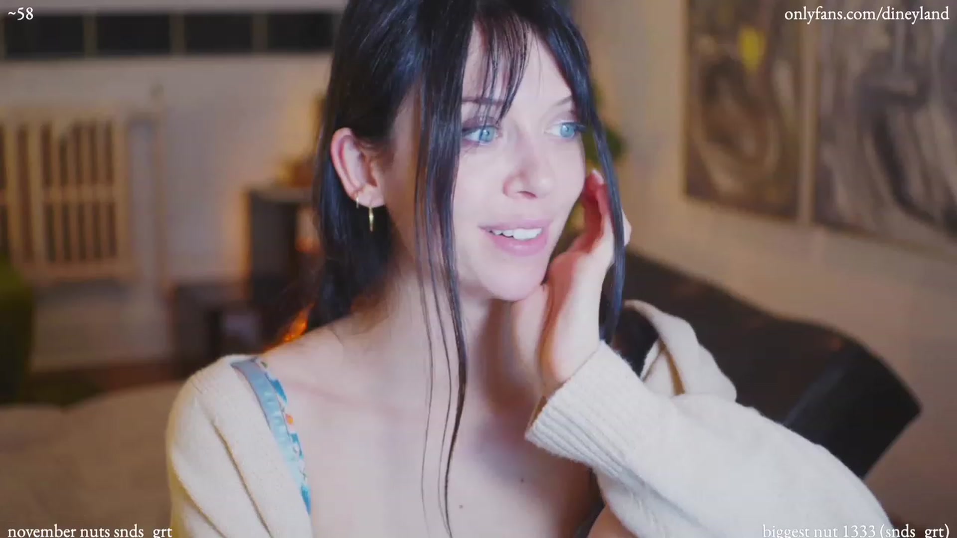 Gallery image thumbnail from diney_'s myfreecams stream on, 11/26/2022, 07:39 image 8 of 20