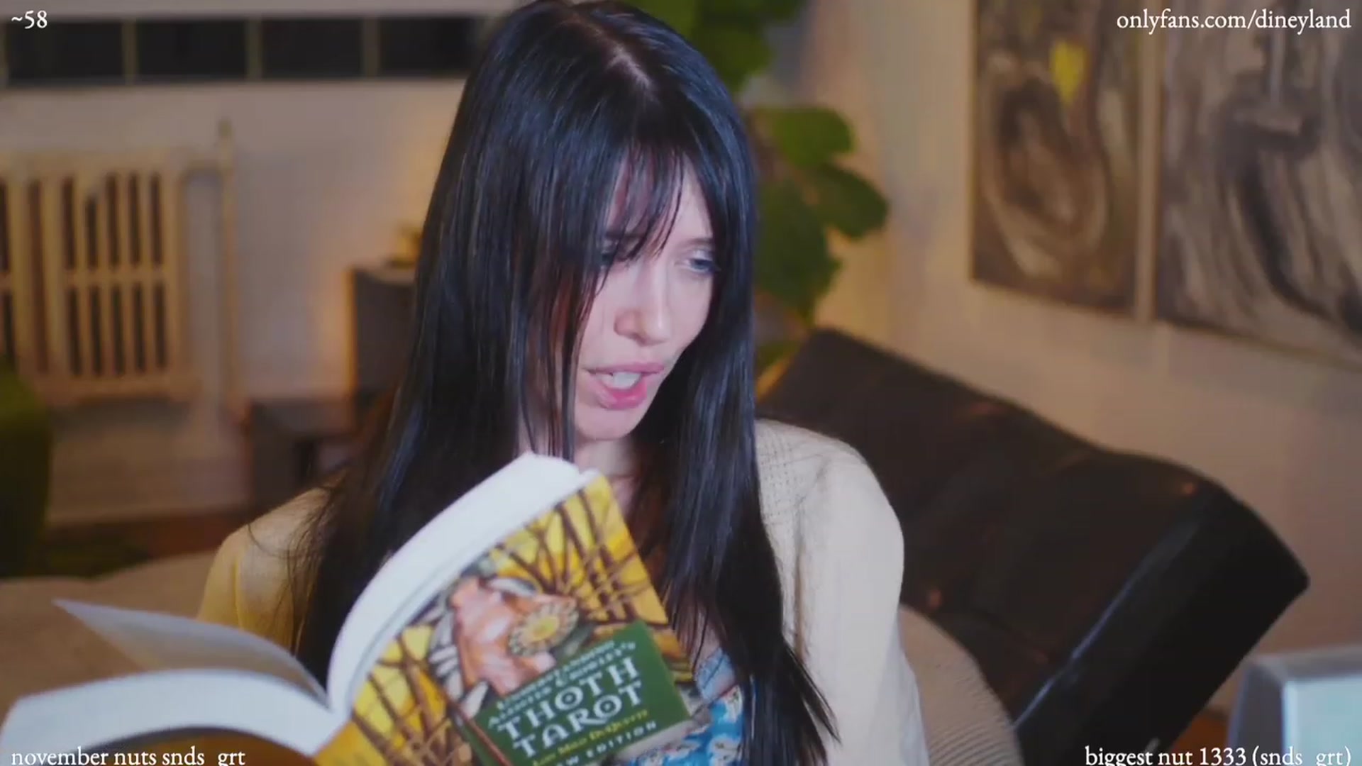 Gallery image thumbnail from diney_'s myfreecams stream on, 11/26/2022, 07:39 image 18 of 20
