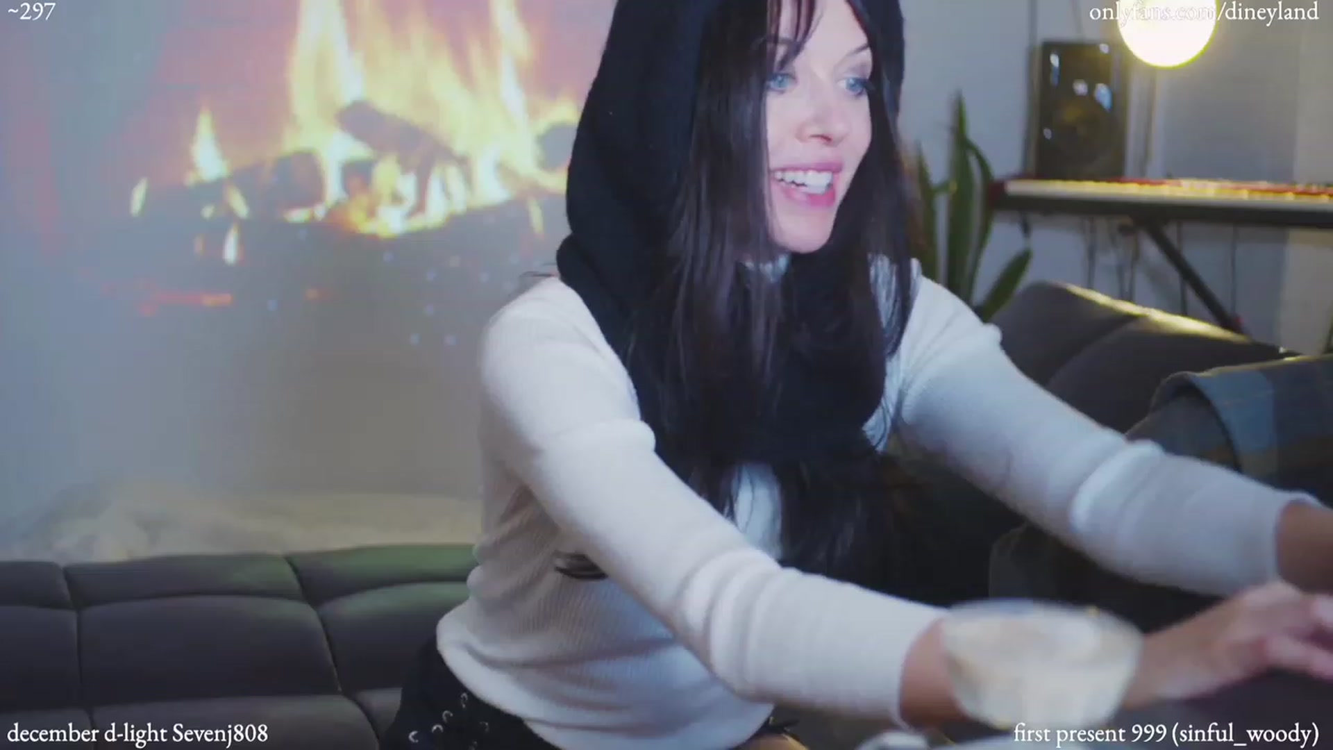 Gallery image thumbnail from diney_'s myfreecams stream on, 12/02/2022, 07:47 image 1 of 20