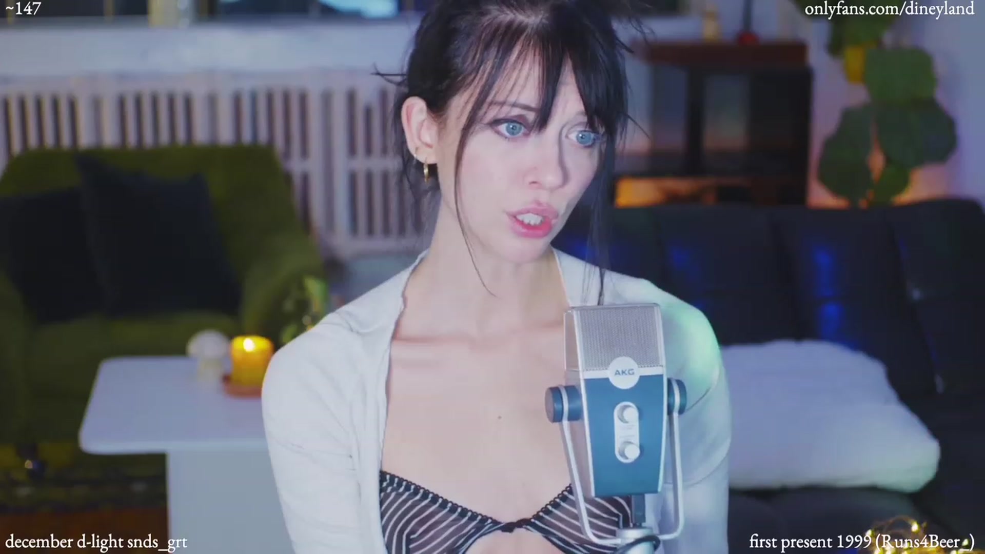 Gallery image thumbnail from diney_'s myfreecams stream on, 12/03/2022, 07:44 image 11 of 20