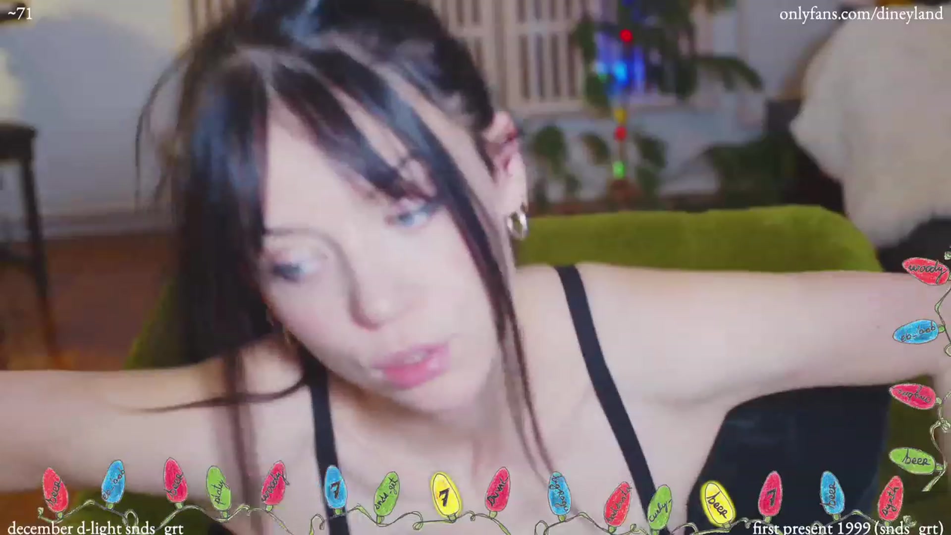 Gallery image thumbnail from diney_'s myfreecams stream on, 12/06/2022, 07:05 image 13 of 20