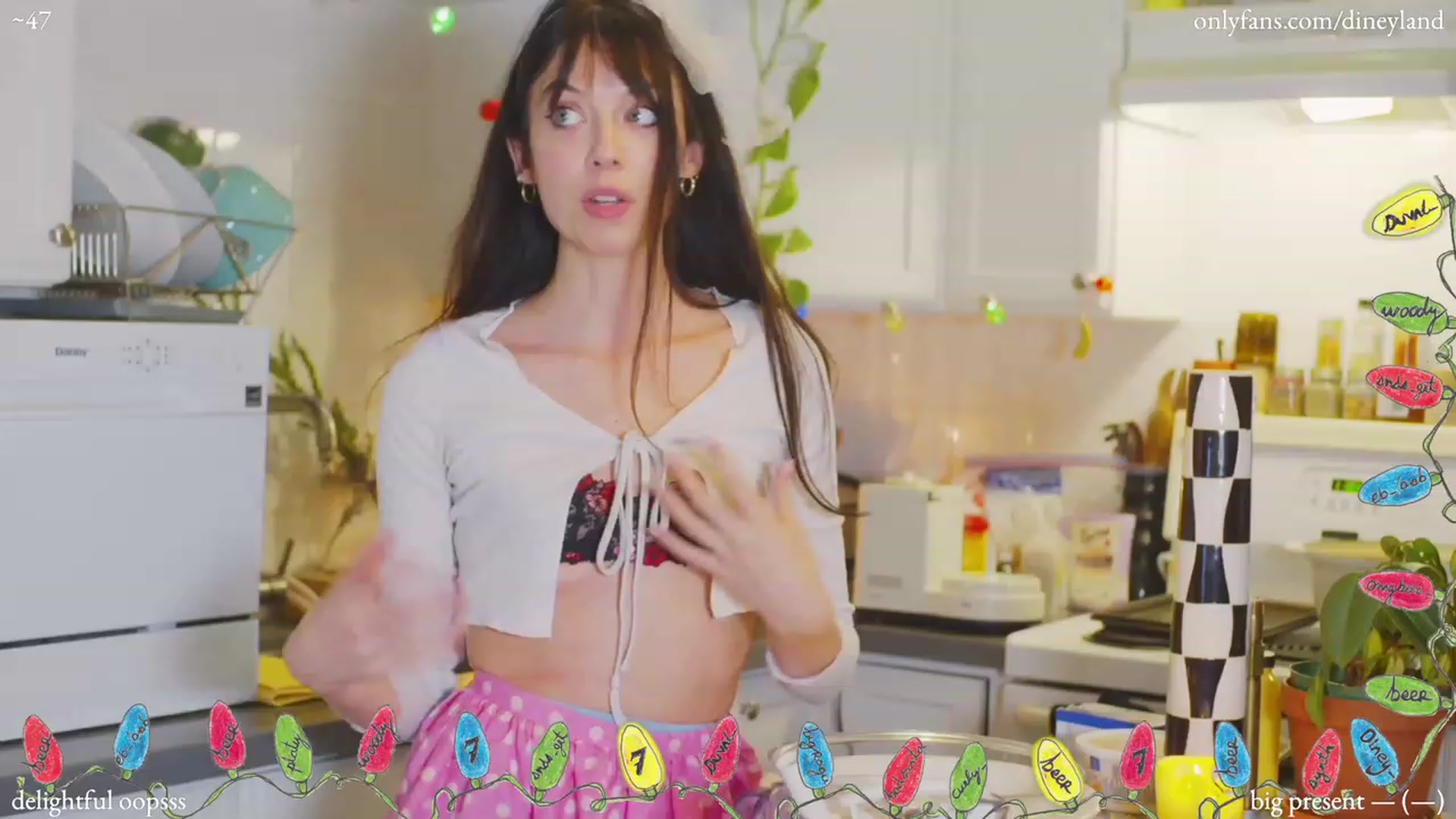 Gallery image thumbnail from diney_'s myfreecams stream on, 12/07/2022, 07:06 image 1 of 20