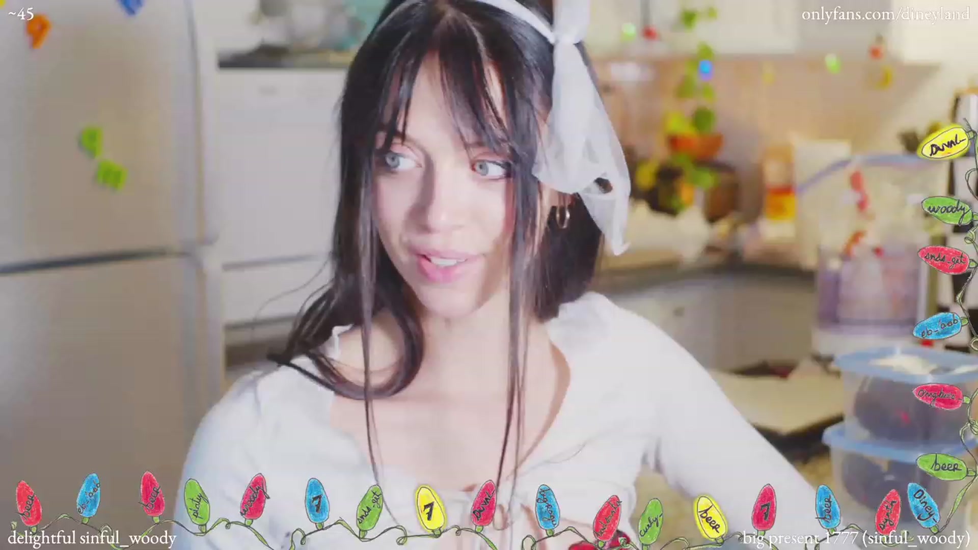 Gallery image thumbnail from diney_'s myfreecams stream on, 12/07/2022, 07:48 image 6 of 20