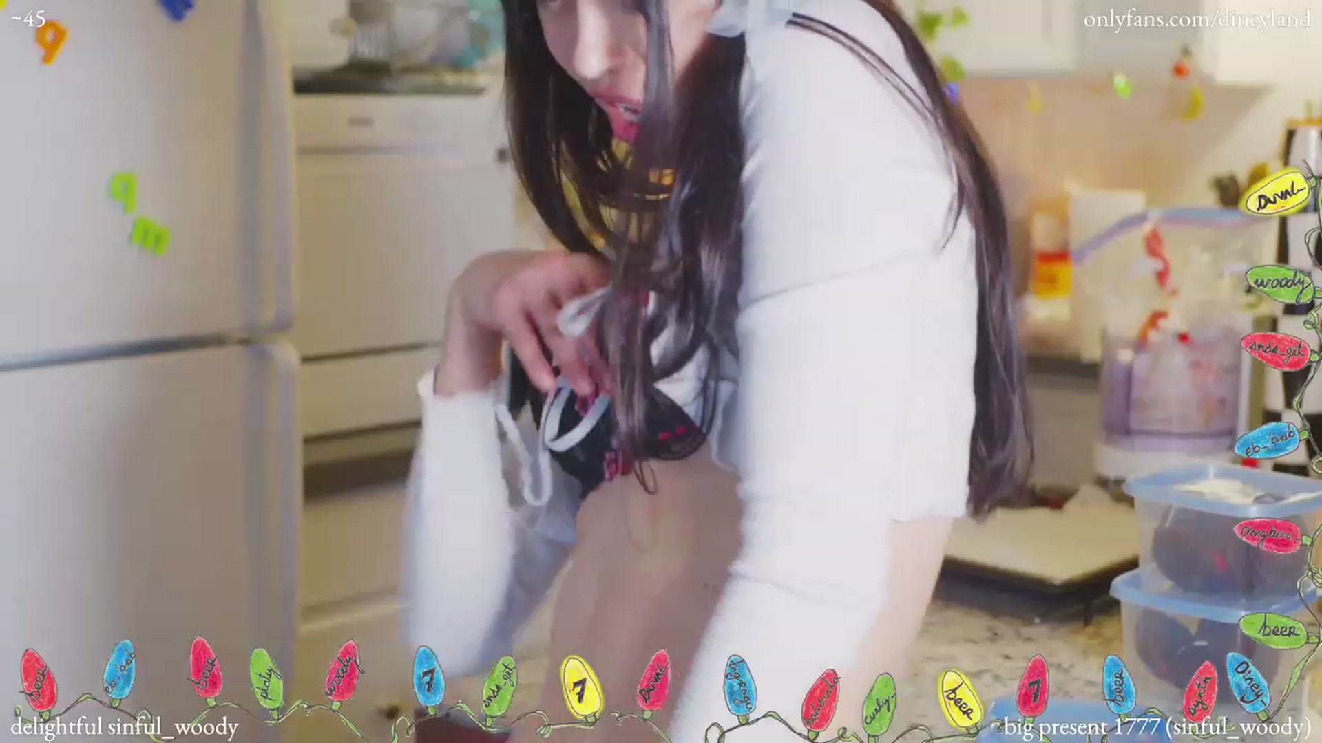 Gallery image thumbnail from diney_'s myfreecams stream on, 12/07/2022, 07:48 image 9 of 20
