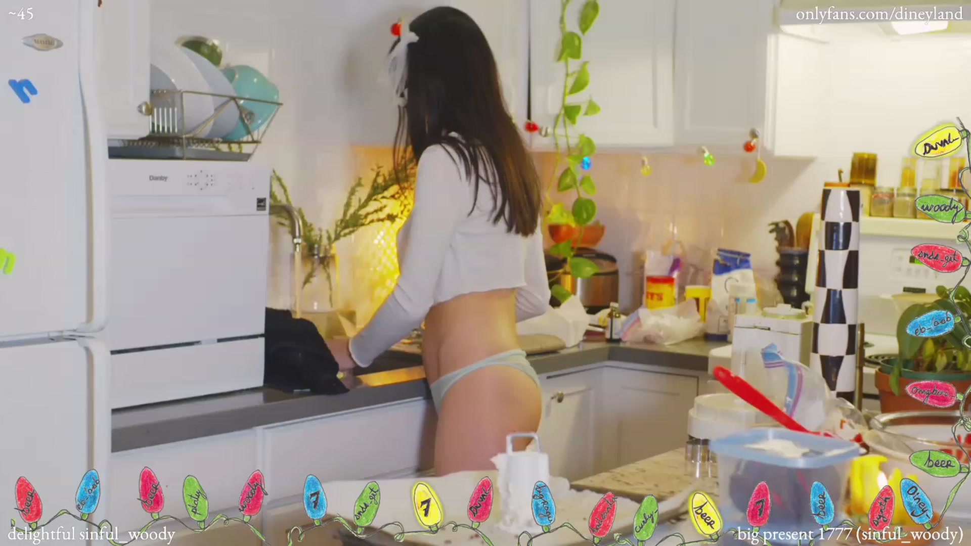 Gallery image thumbnail from diney_'s myfreecams stream on, 12/07/2022, 07:48 image 14 of 20
