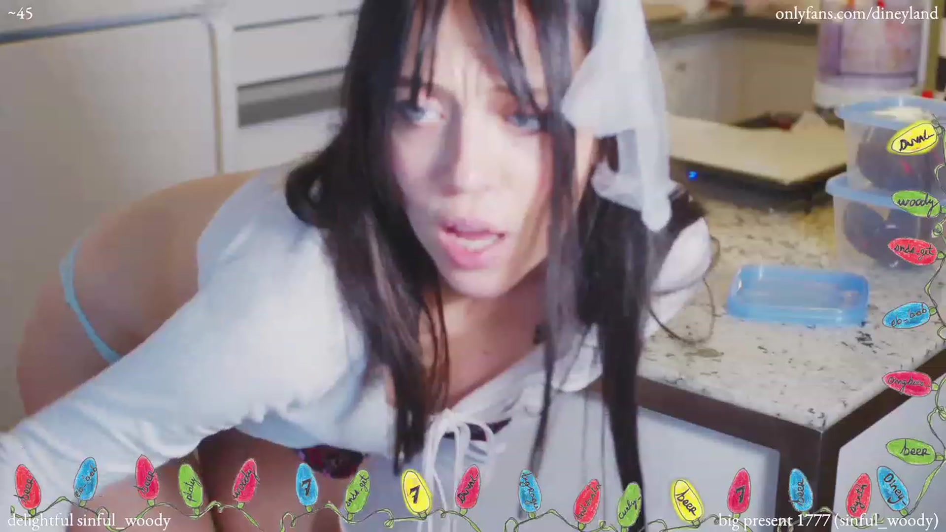 Gallery image thumbnail from diney_'s myfreecams stream on, 12/07/2022, 07:48 image 10 of 20