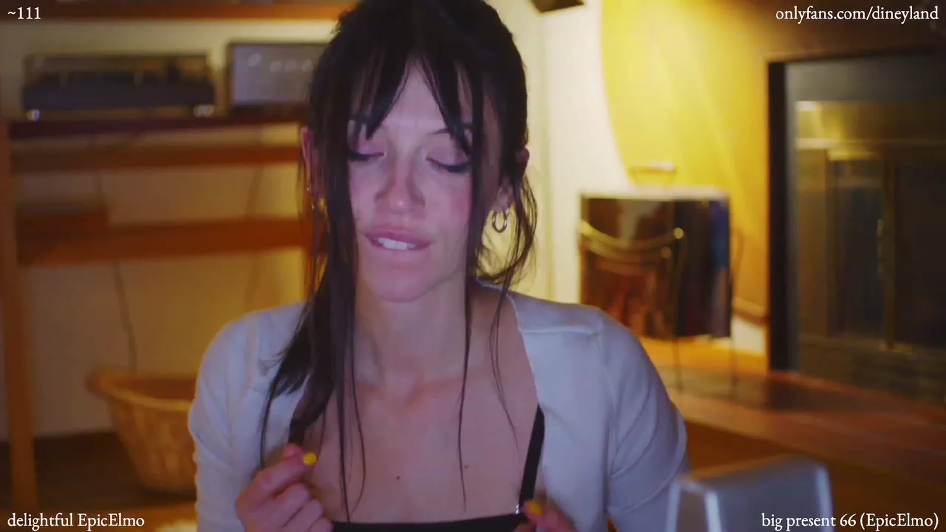Gallery image thumbnail from diney_'s myfreecams stream on, 12/12/2022, 06:47 image 7 of 20