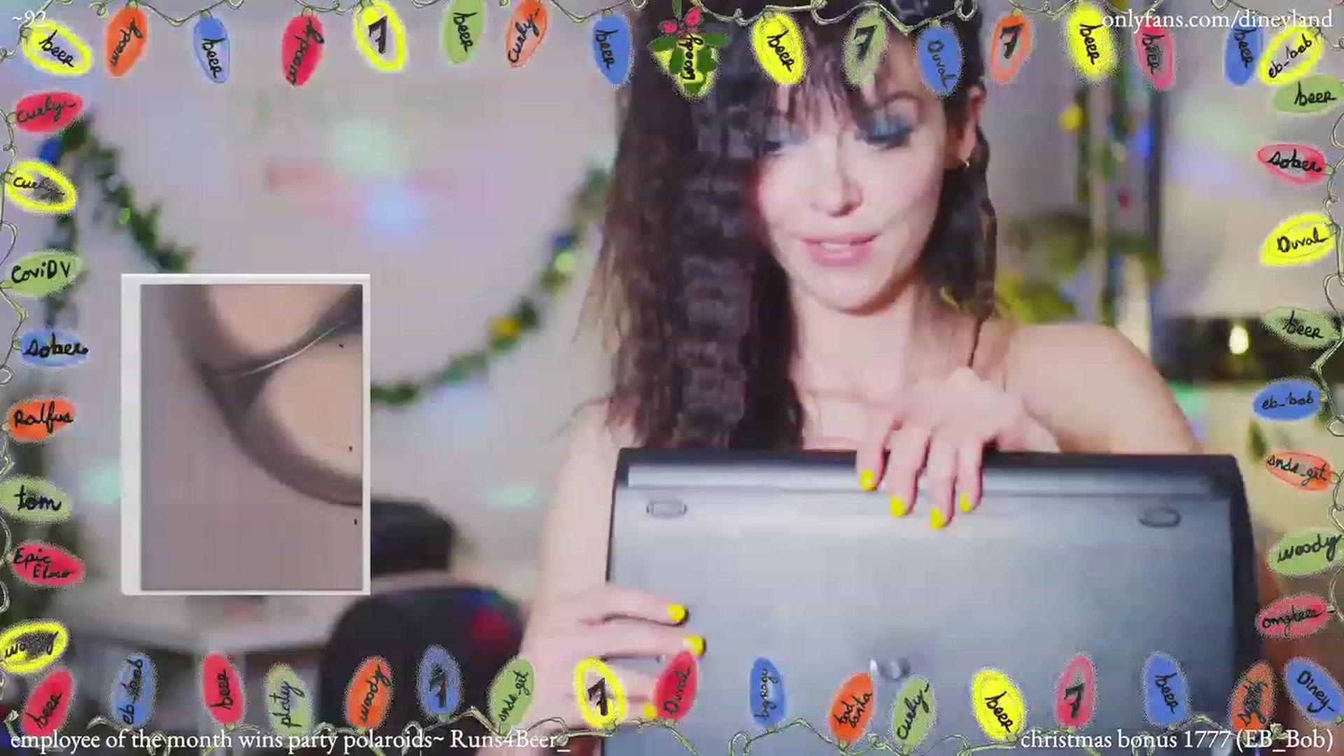 Gallery image thumbnail from diney_'s myfreecams stream on, 12/23/2022, 06:47 image 9 of 20