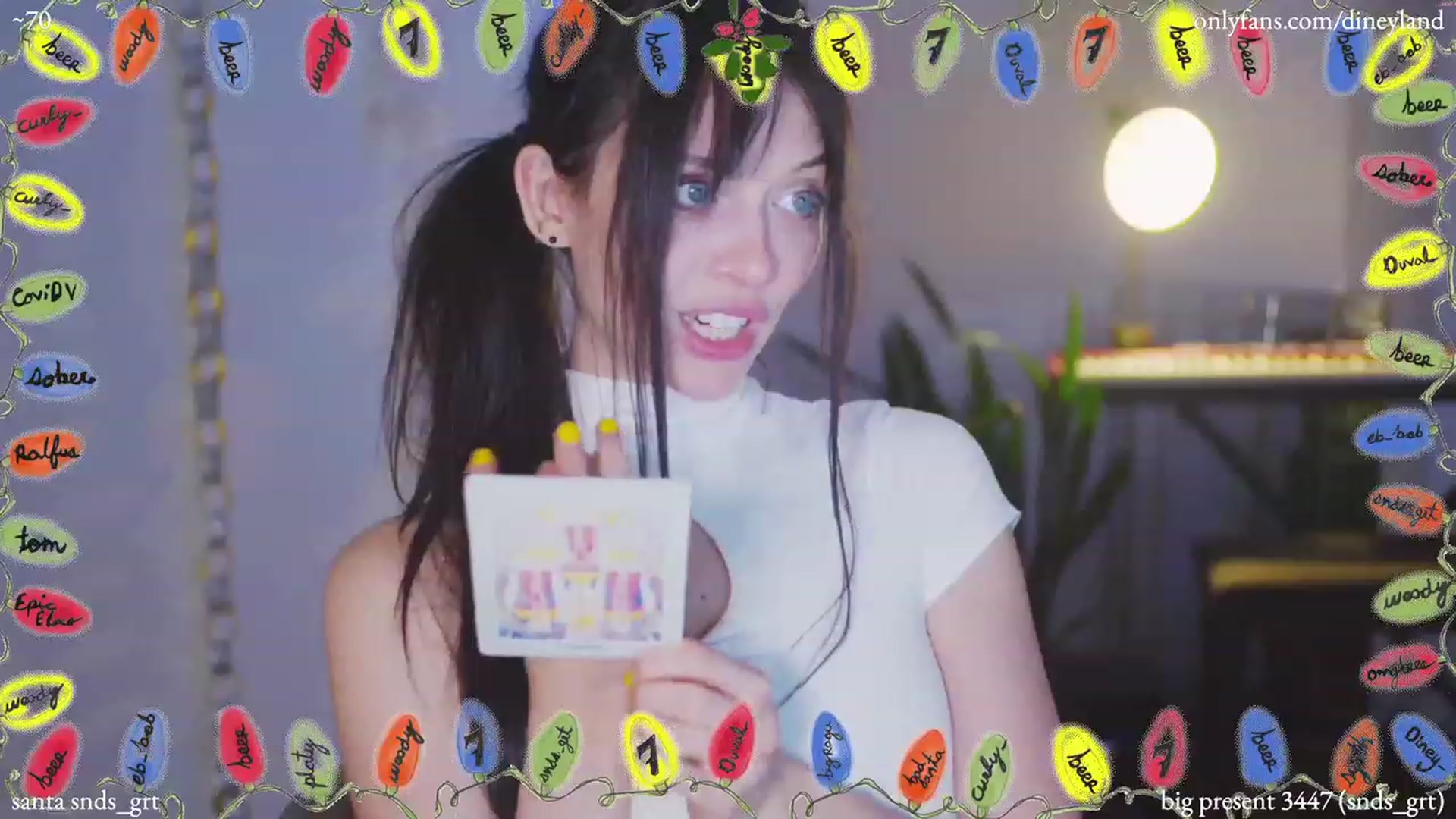 Gallery image thumbnail from diney_'s myfreecams stream on, 12/27/2022, 07:34 image 4 of 20