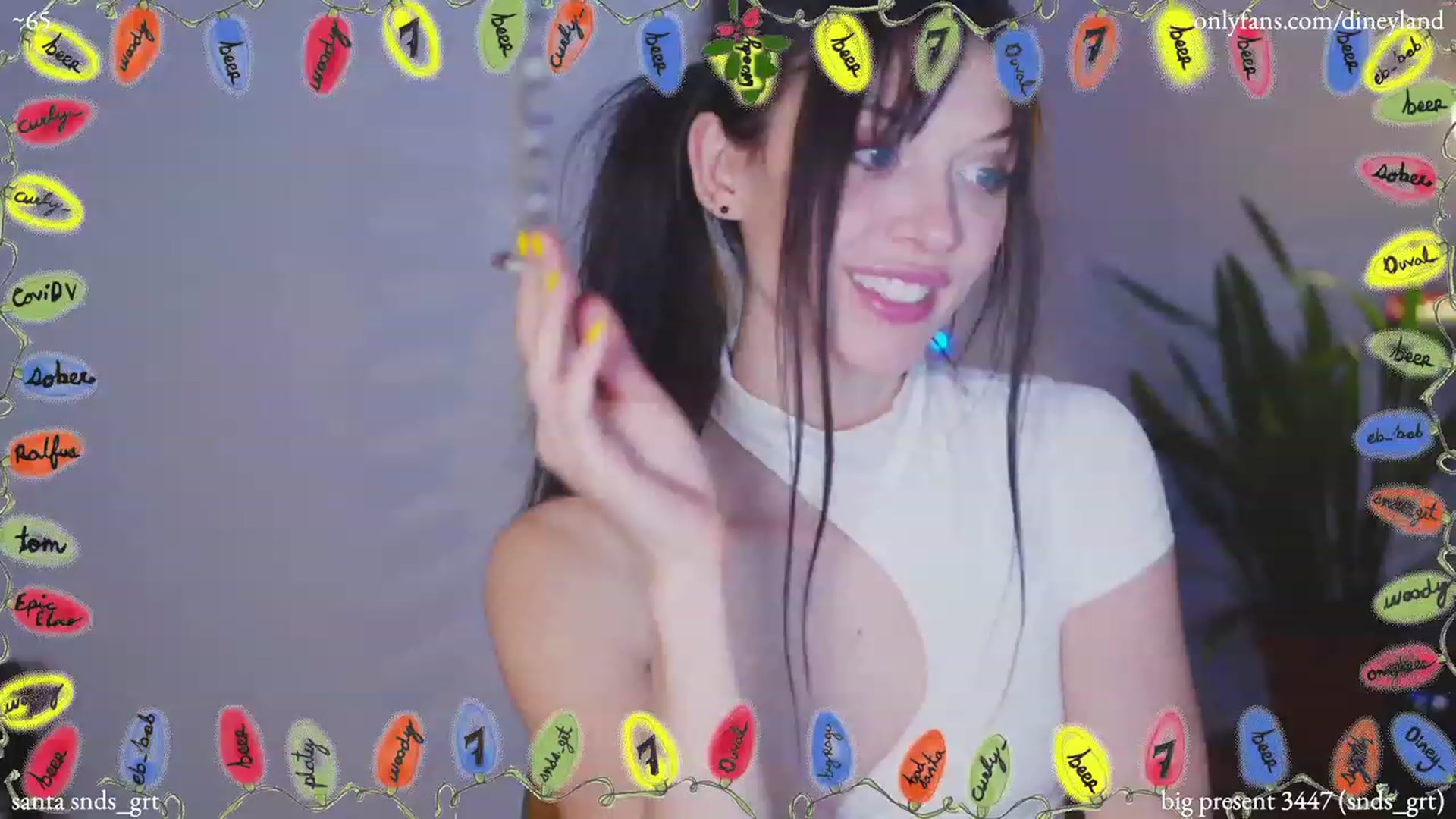 Gallery image thumbnail from diney_'s myfreecams stream on, 12/27/2022, 07:34 image 14 of 20