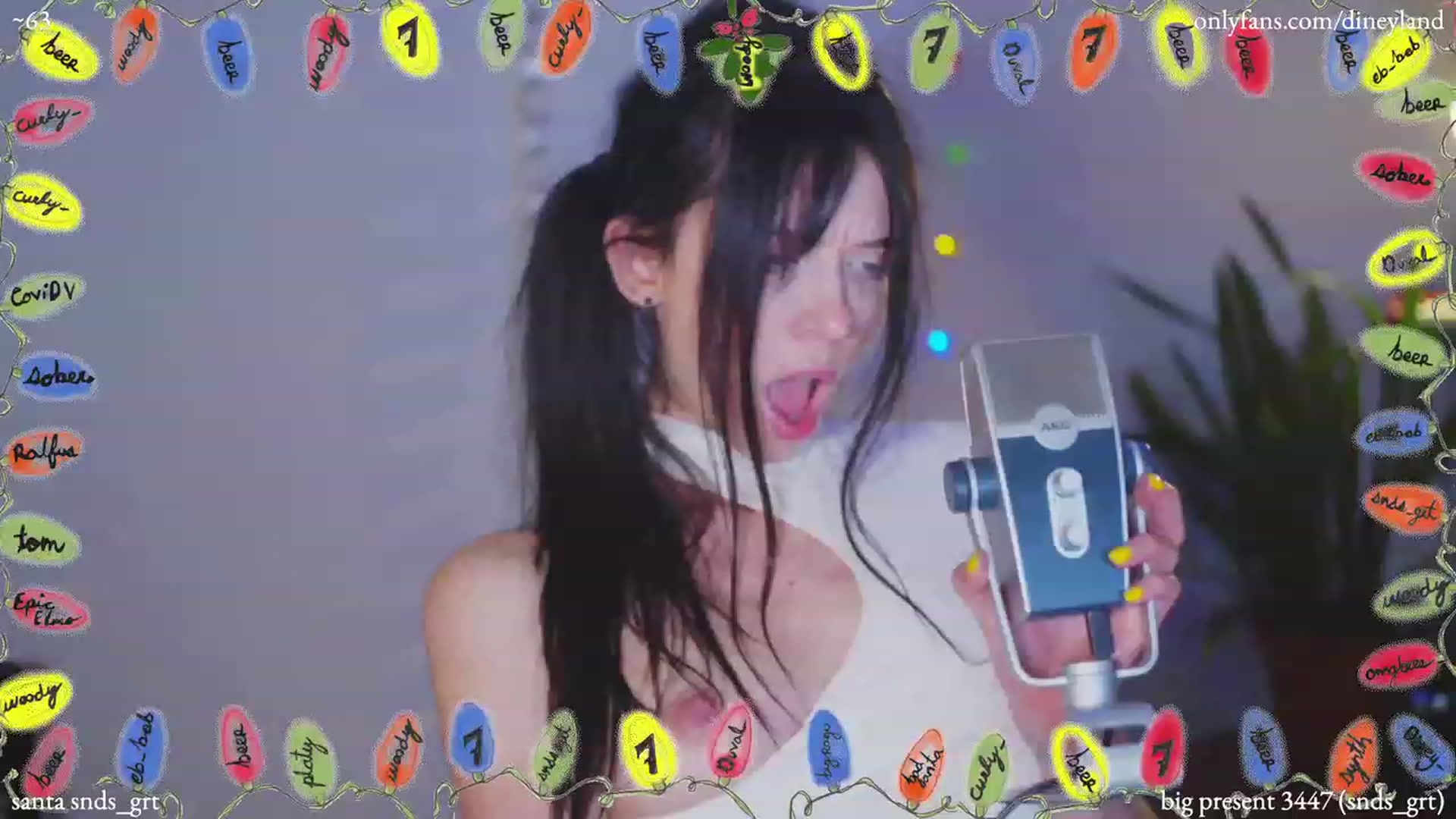 Gallery image thumbnail from diney_'s myfreecams stream on, 12/27/2022, 07:34 image 16 of 20