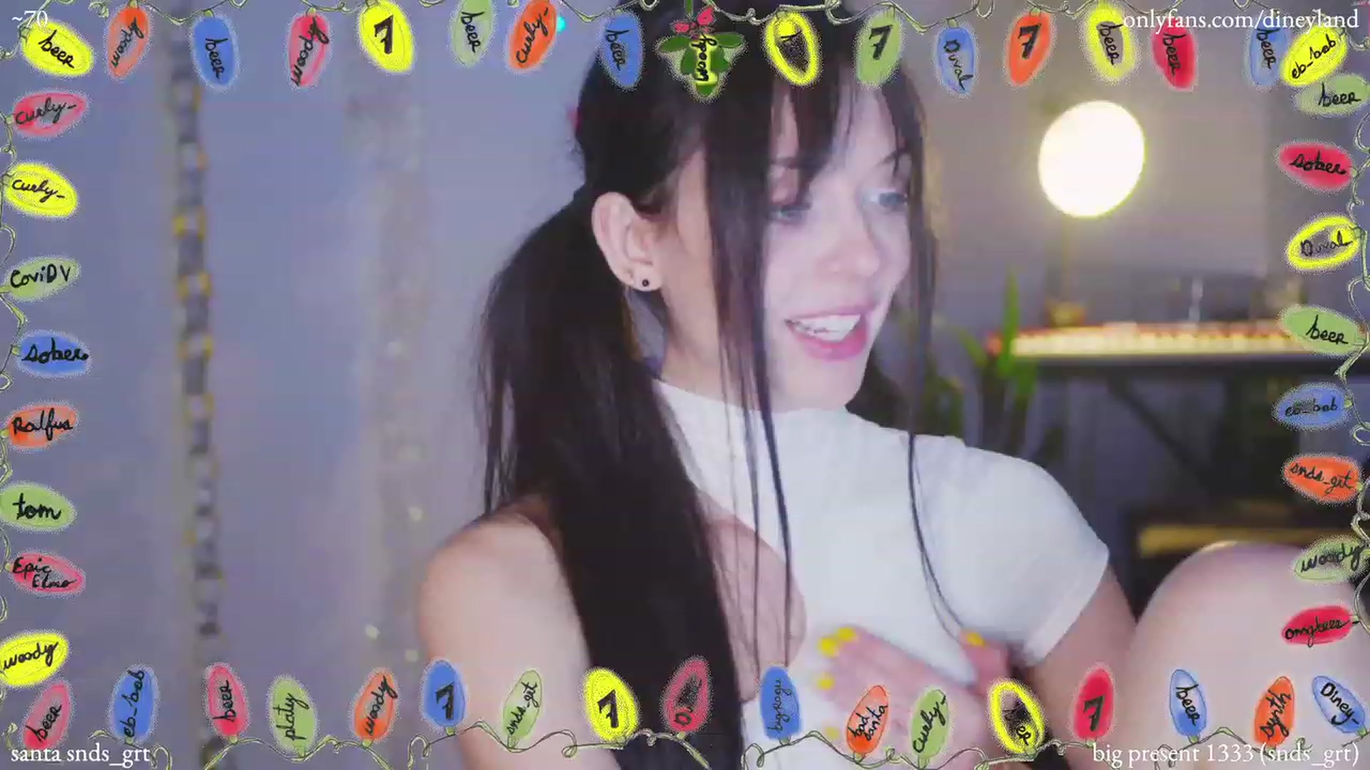 Gallery image thumbnail from diney_'s myfreecams stream on, 12/27/2022, 07:34 image 2 of 20