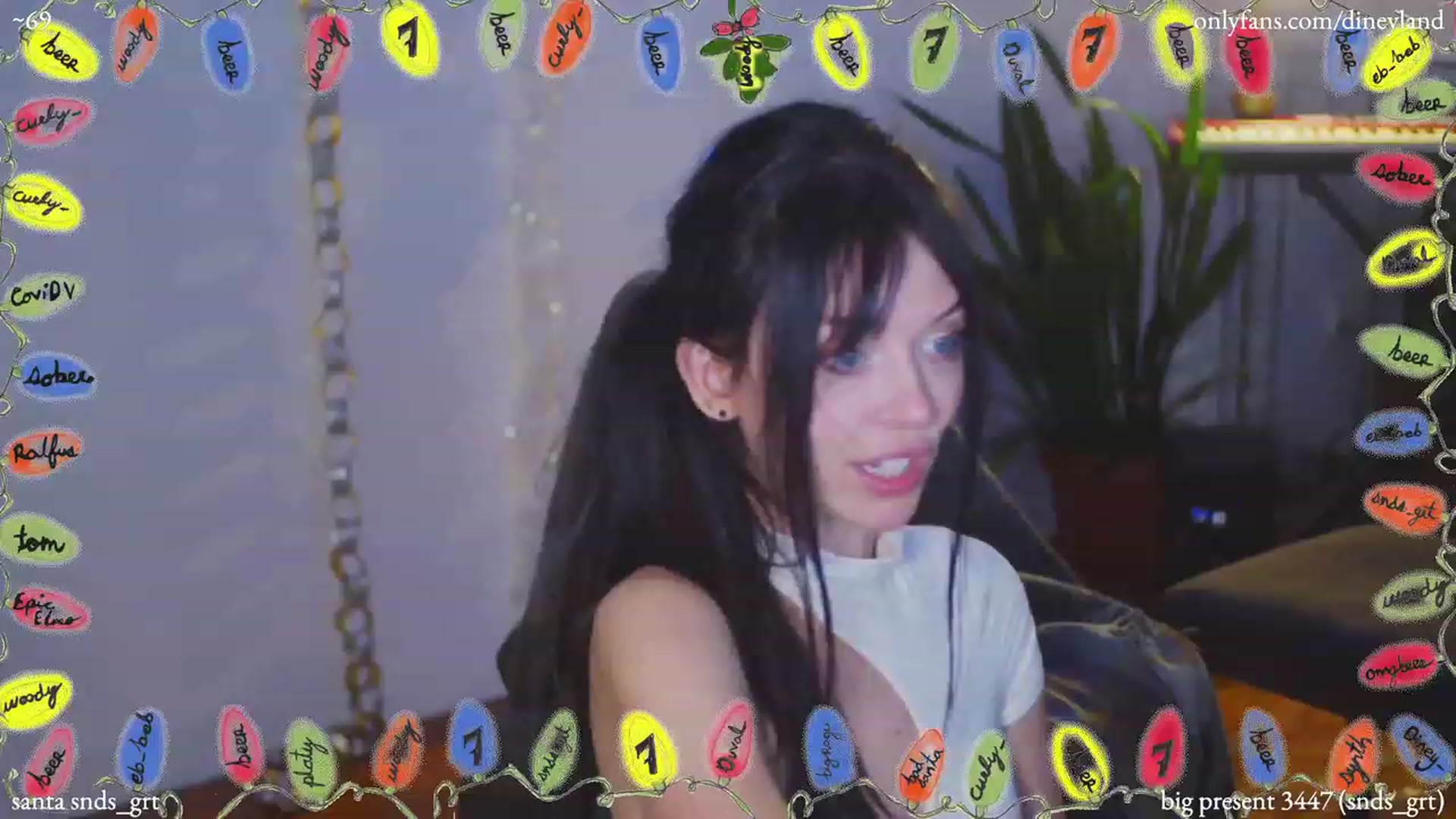 Gallery image thumbnail from diney_'s myfreecams stream on, 12/27/2022, 07:34 image 8 of 20