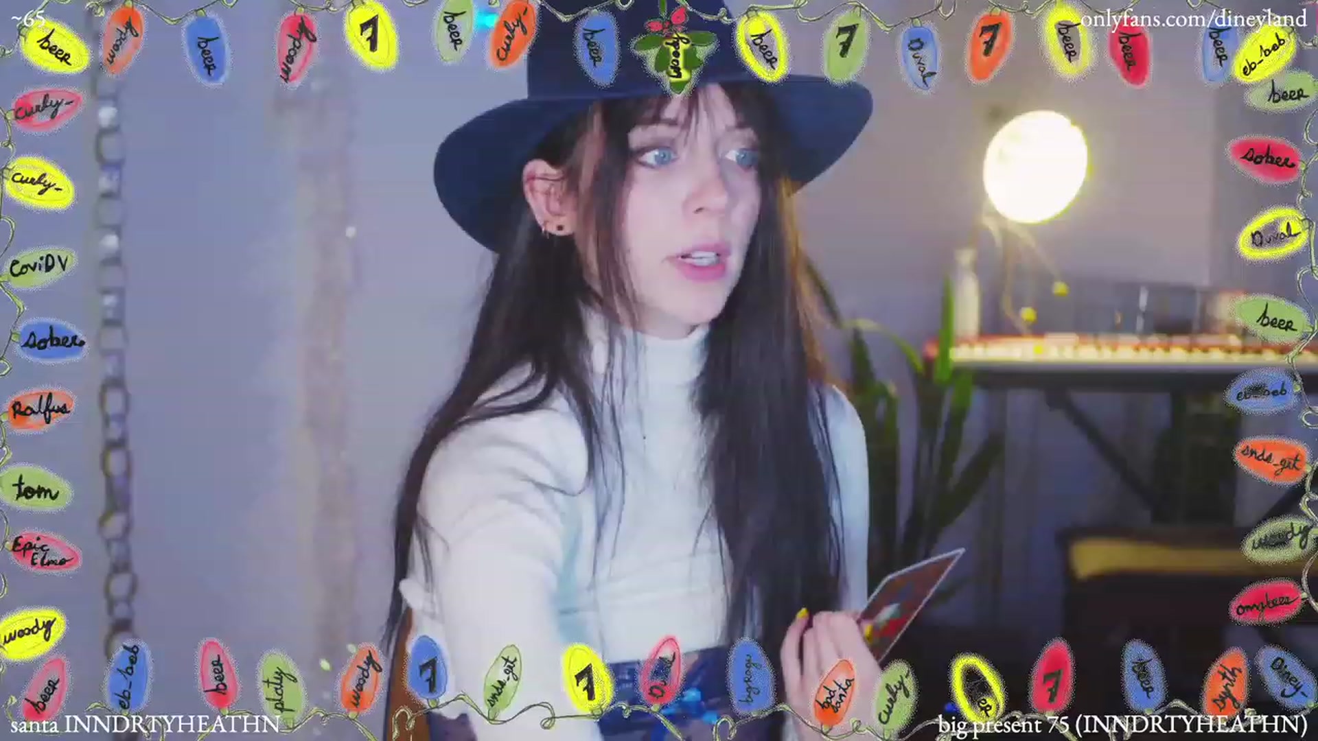 Gallery image thumbnail from diney_'s myfreecams stream on, 12/28/2022, 06:24 image 6 of 20