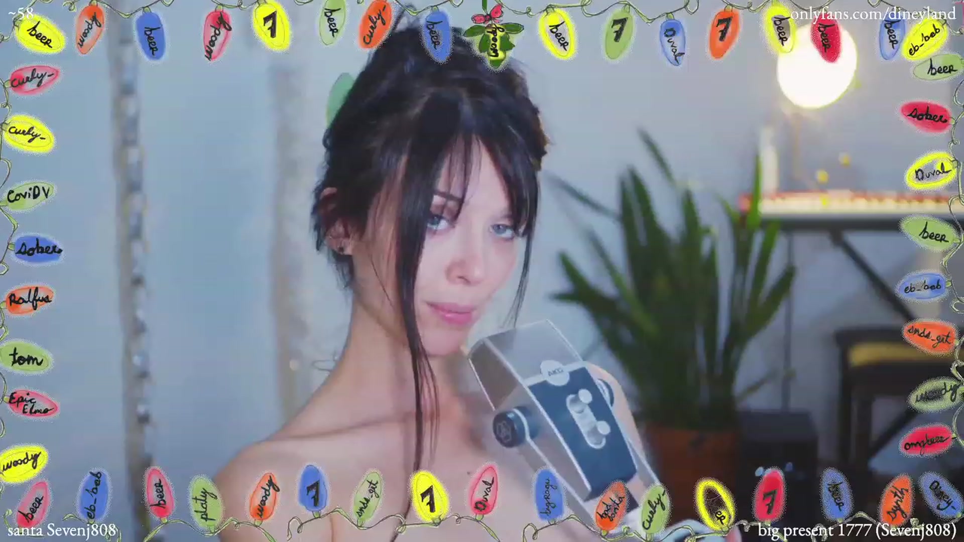 Gallery image thumbnail from diney_'s myfreecams stream on, 12/30/2022, 08:51 image 14 of 20