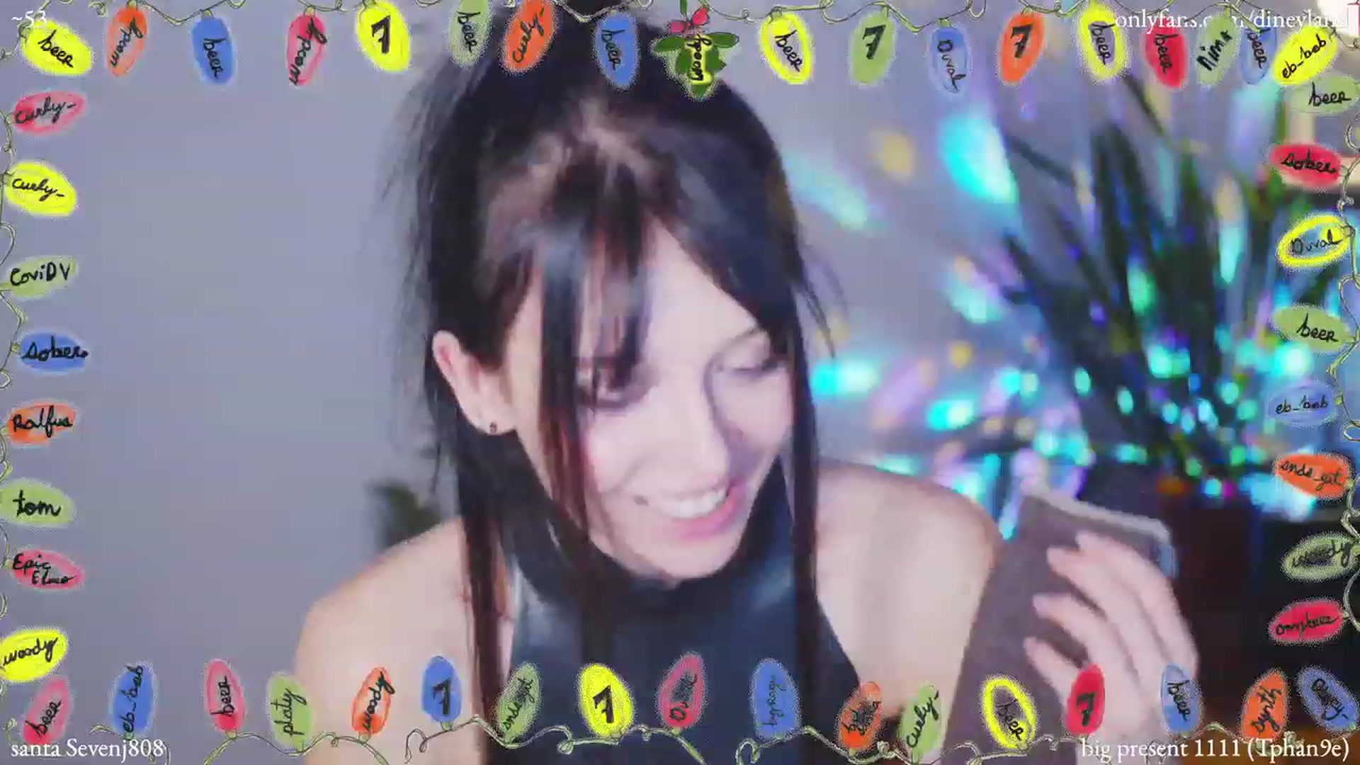 Gallery image thumbnail from diney_'s myfreecams stream on, 12/31/2022, 07:28 image 10 of 20