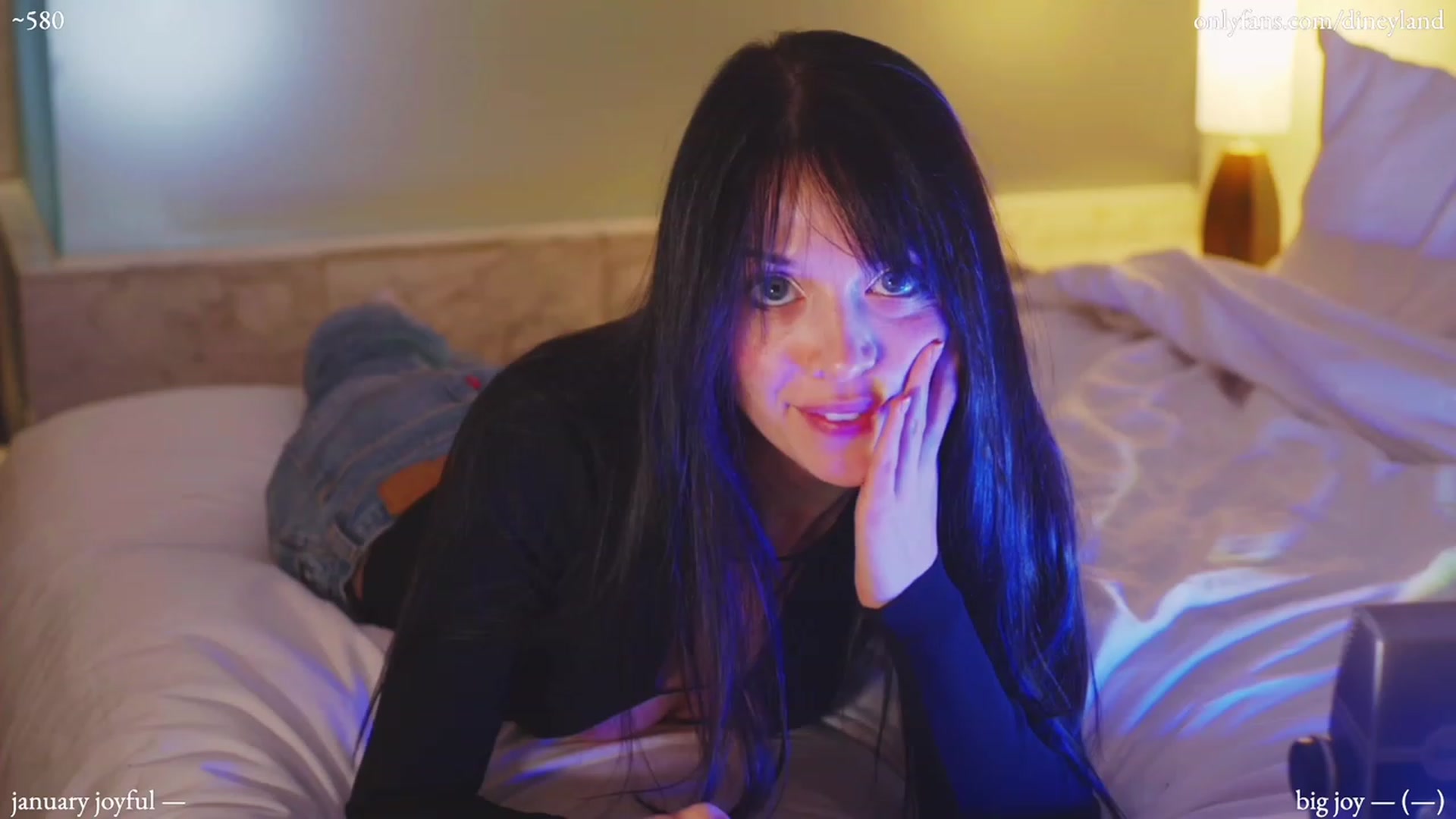 Gallery image thumbnail from diney_'s myfreecams stream on, 01/06/2023, 04:26 image 1 of 20