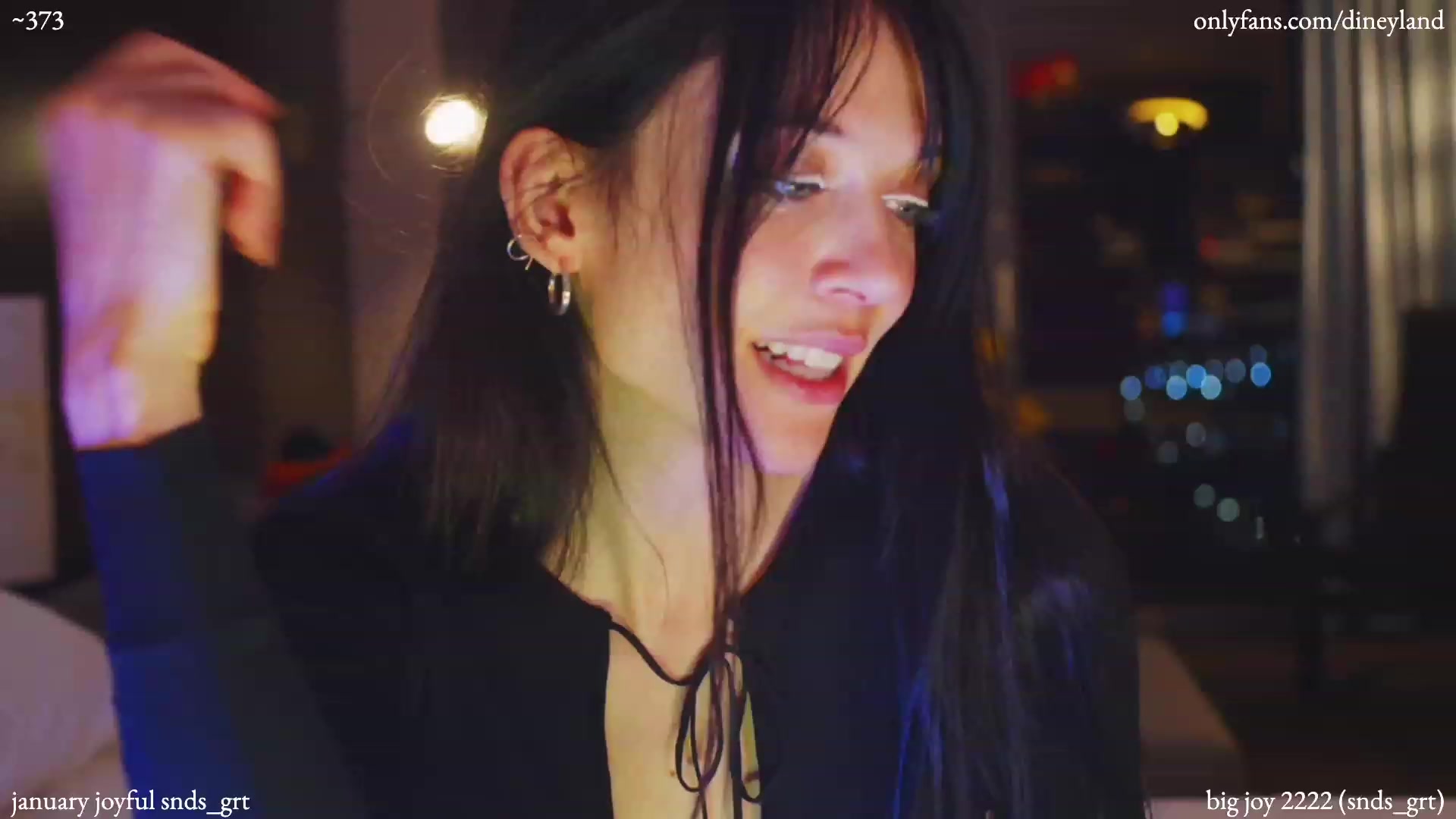 Gallery image thumbnail from diney_'s myfreecams stream on, 01/06/2023, 07:21 image 1 of 20