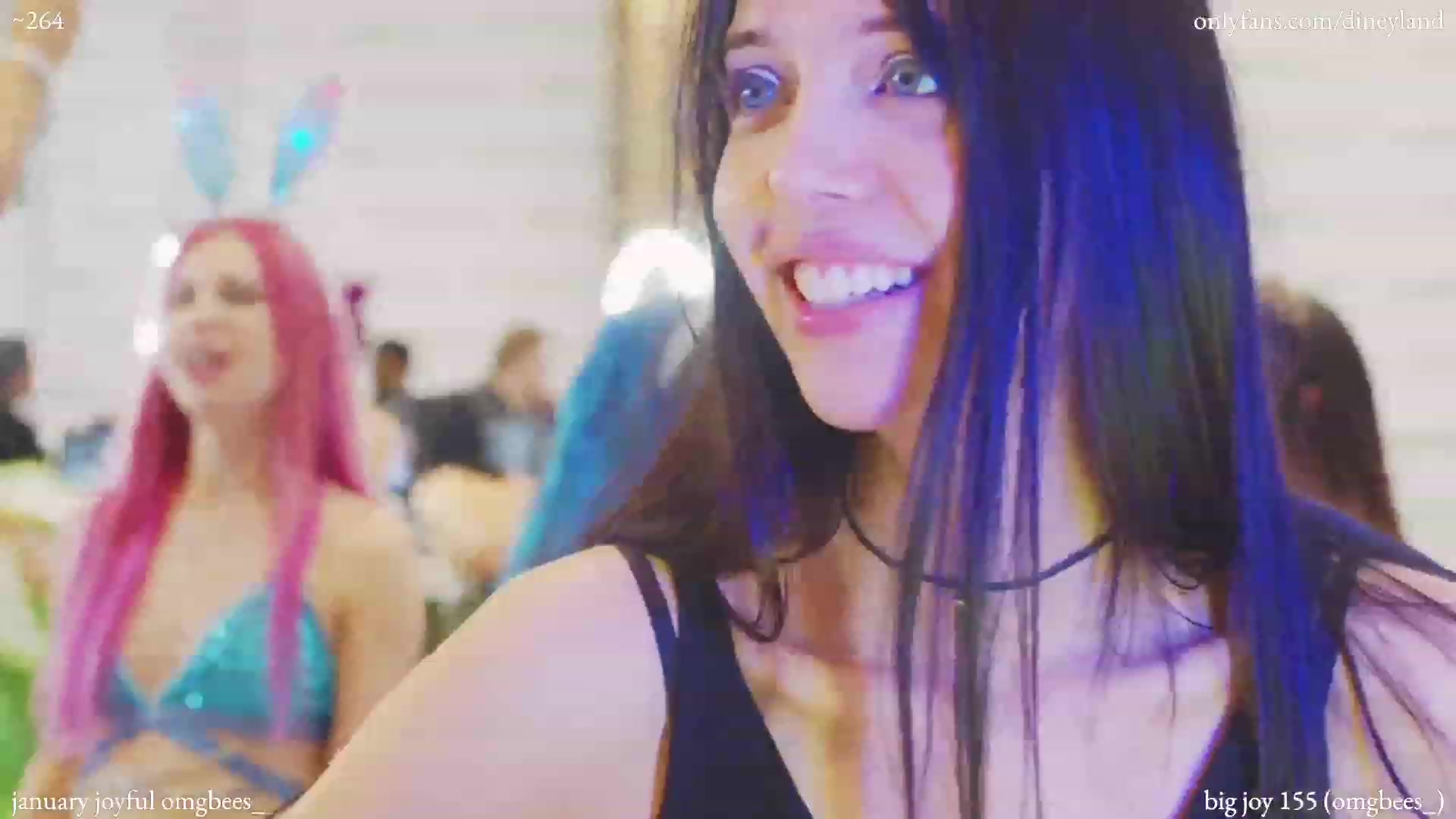 Gallery image thumbnail from diney_'s myfreecams stream on, 01/07/2023, 04:02 image 3 of 20