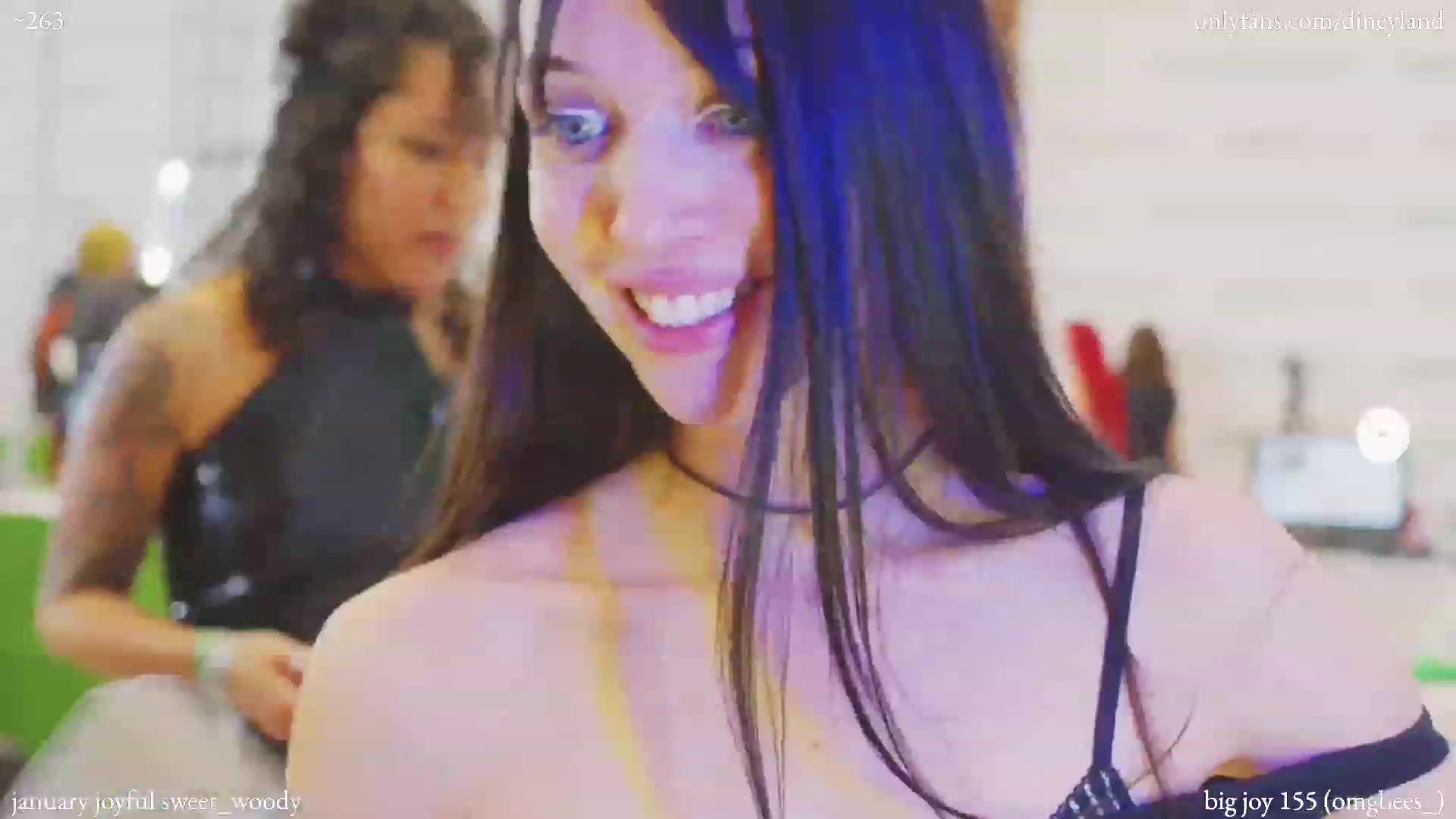 Gallery image thumbnail from diney_'s myfreecams stream on, 01/07/2023, 04:02 image 4 of 20