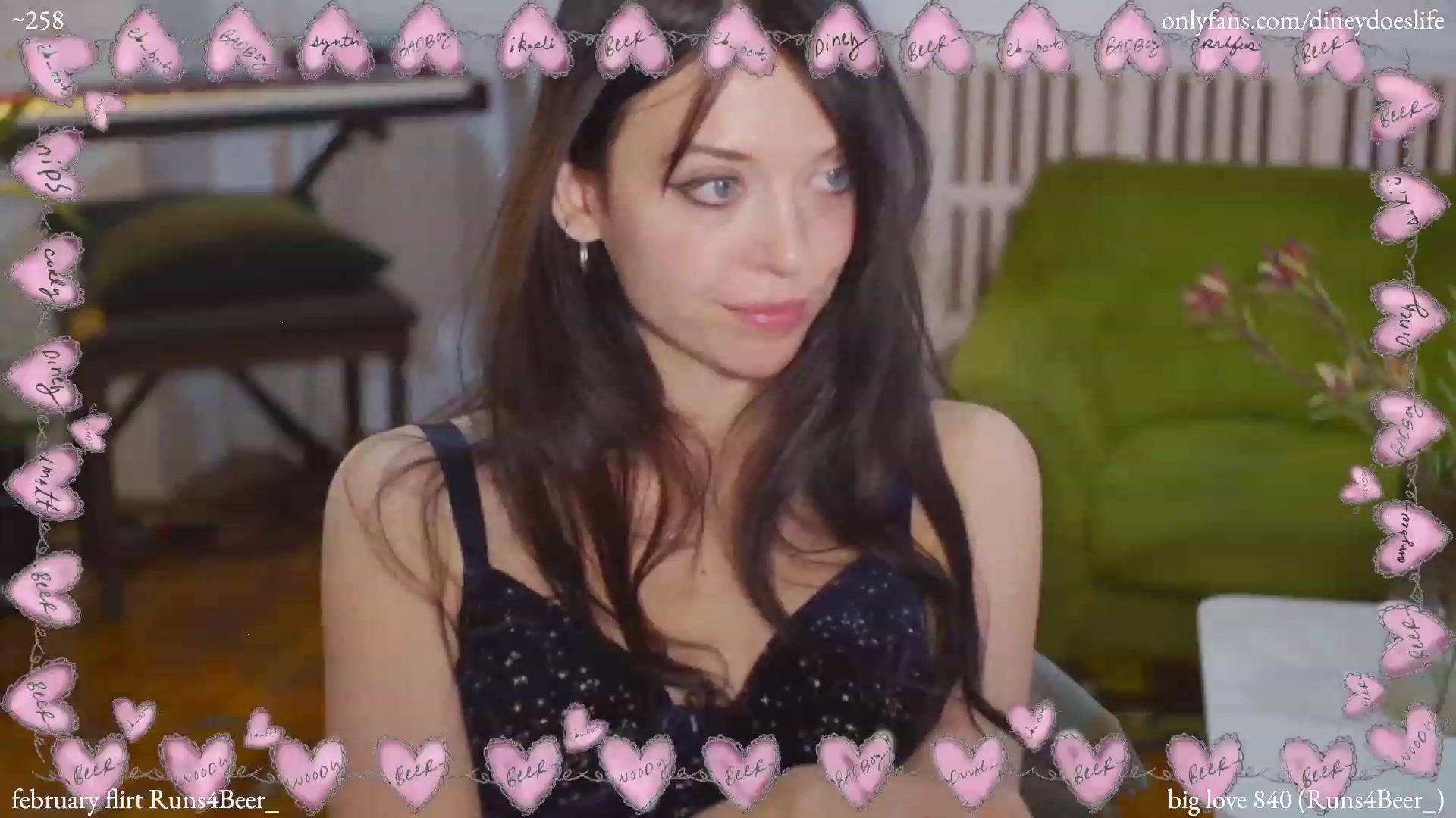 Gallery image thumbnail from diney_'s myfreecams stream on, 02/14/2023, 06:02 image 8 of 20