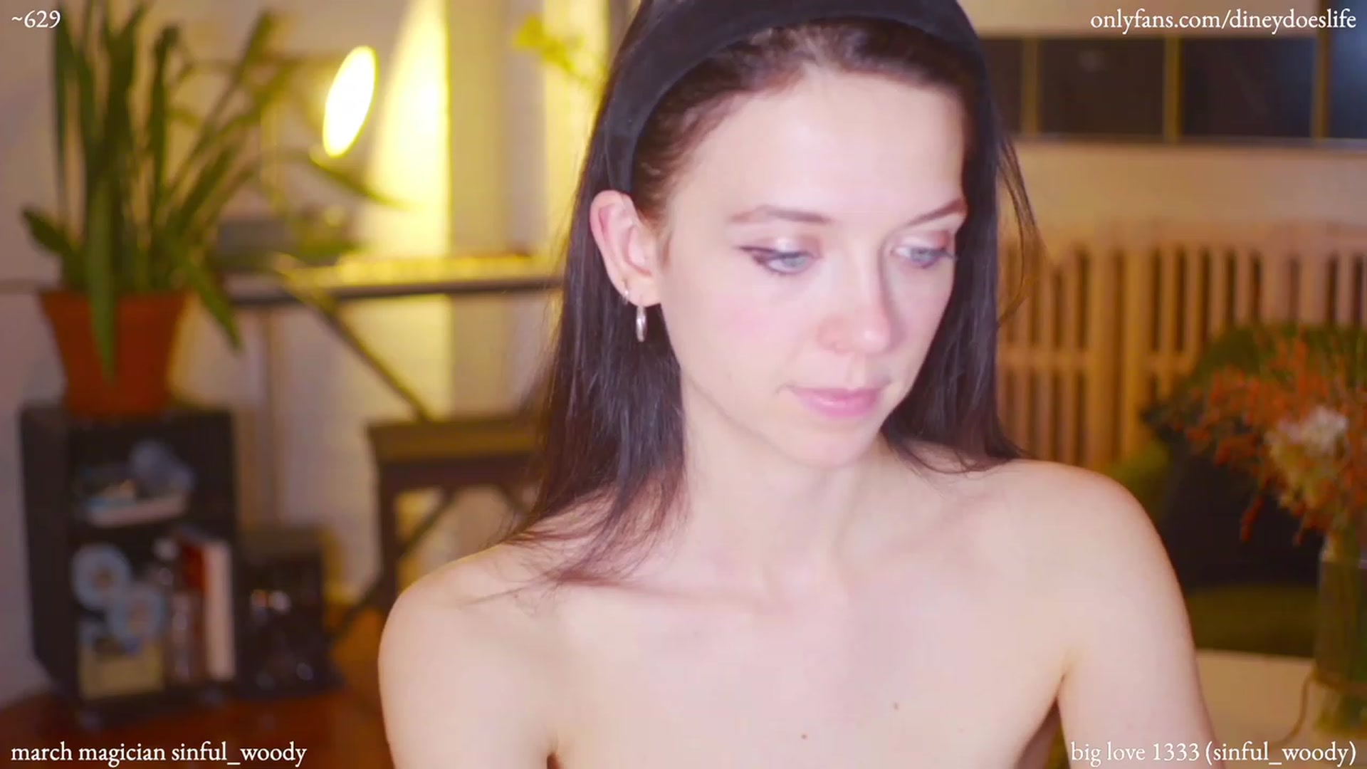 Gallery image thumbnail from diney_'s myfreecams stream on, 03/08/2023, 07:27 image 8 of 20