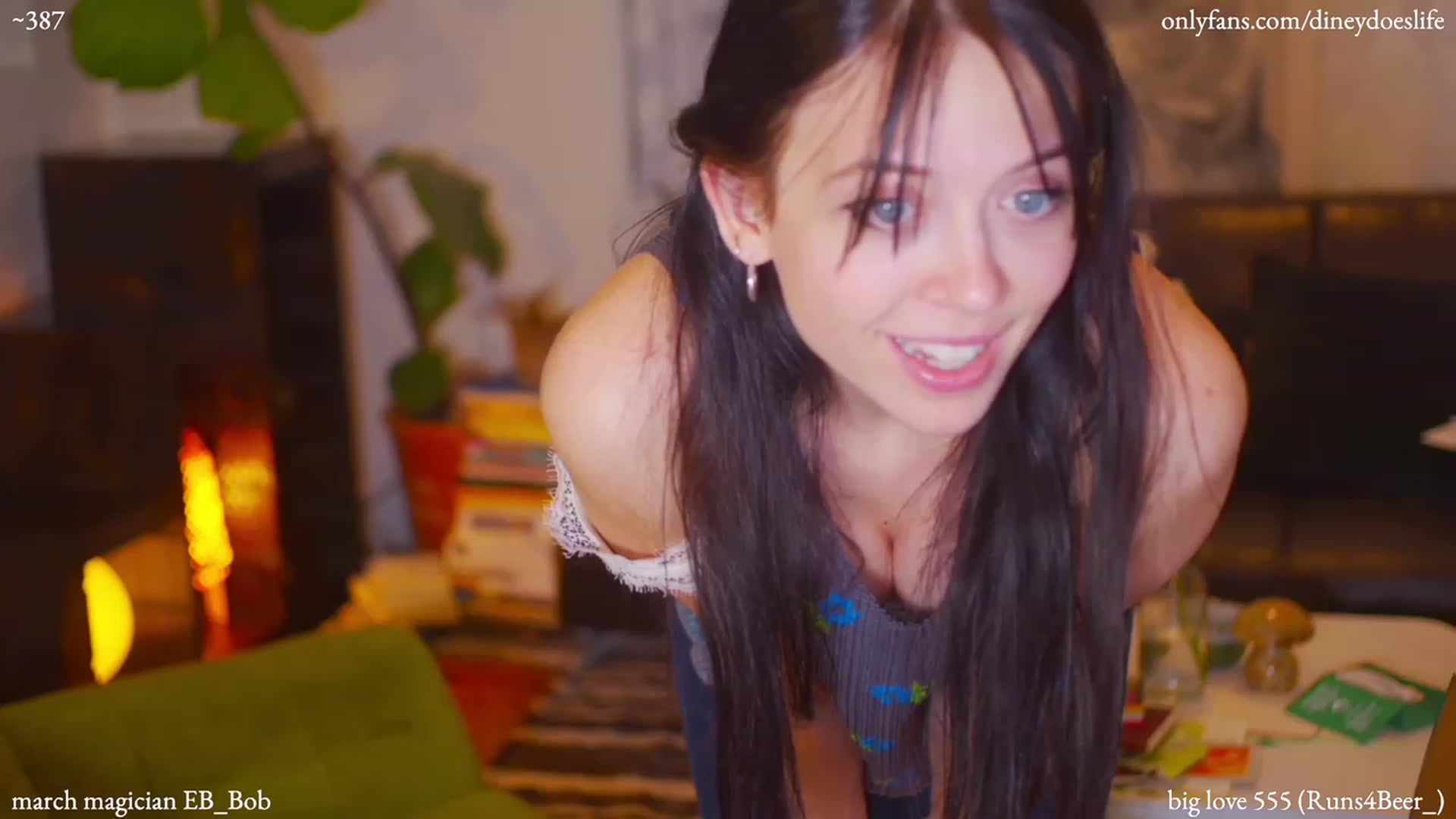 Gallery image thumbnail from diney_'s myfreecams stream on, 03/24/2023, 05:29 image 14 of 20