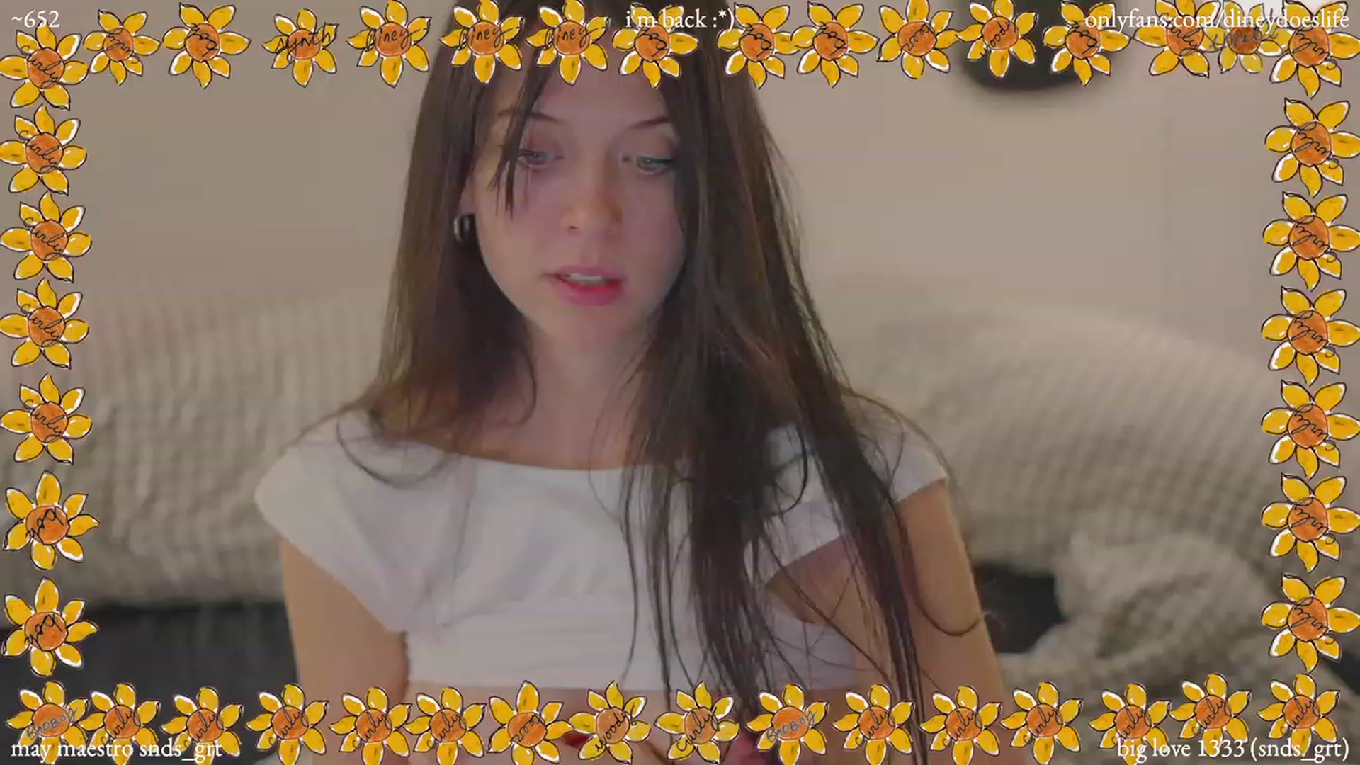 Gallery image thumbnail from diney_'s myfreecams stream on, 05/12/2023, 06:15 image 10 of 20