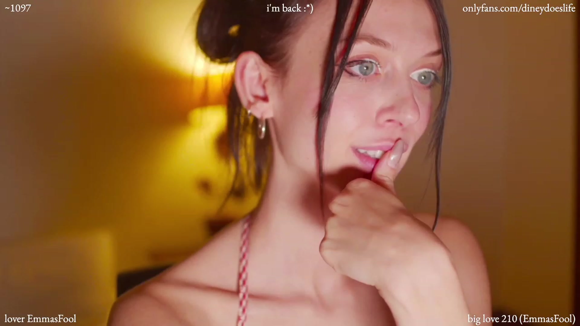 Gallery image thumbnail from diney_'s myfreecams stream on, 06/17/2023, 03:53 image 11 of 20