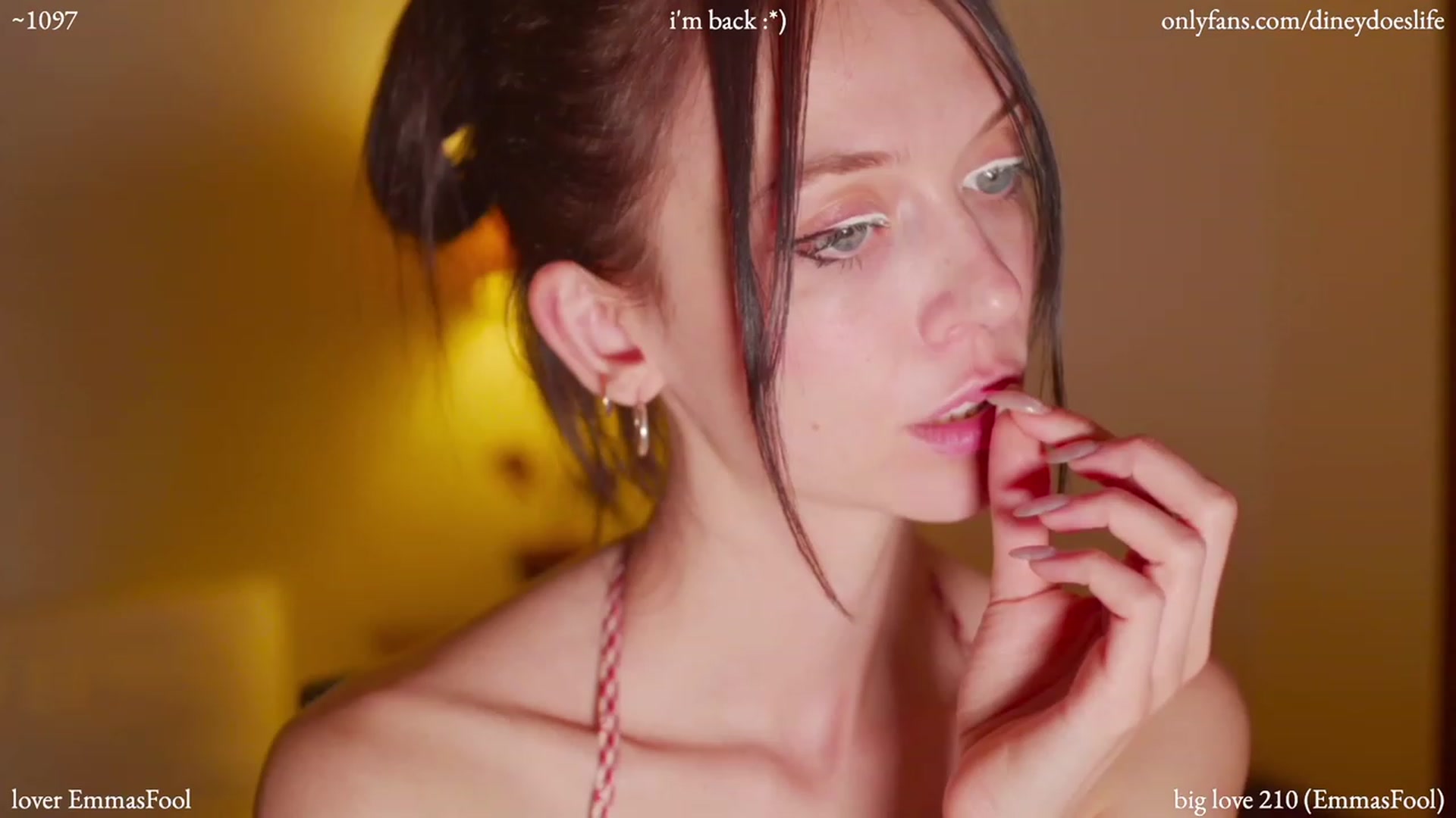 Gallery image thumbnail from diney_'s myfreecams stream on, 06/17/2023, 03:53 image 14 of 20